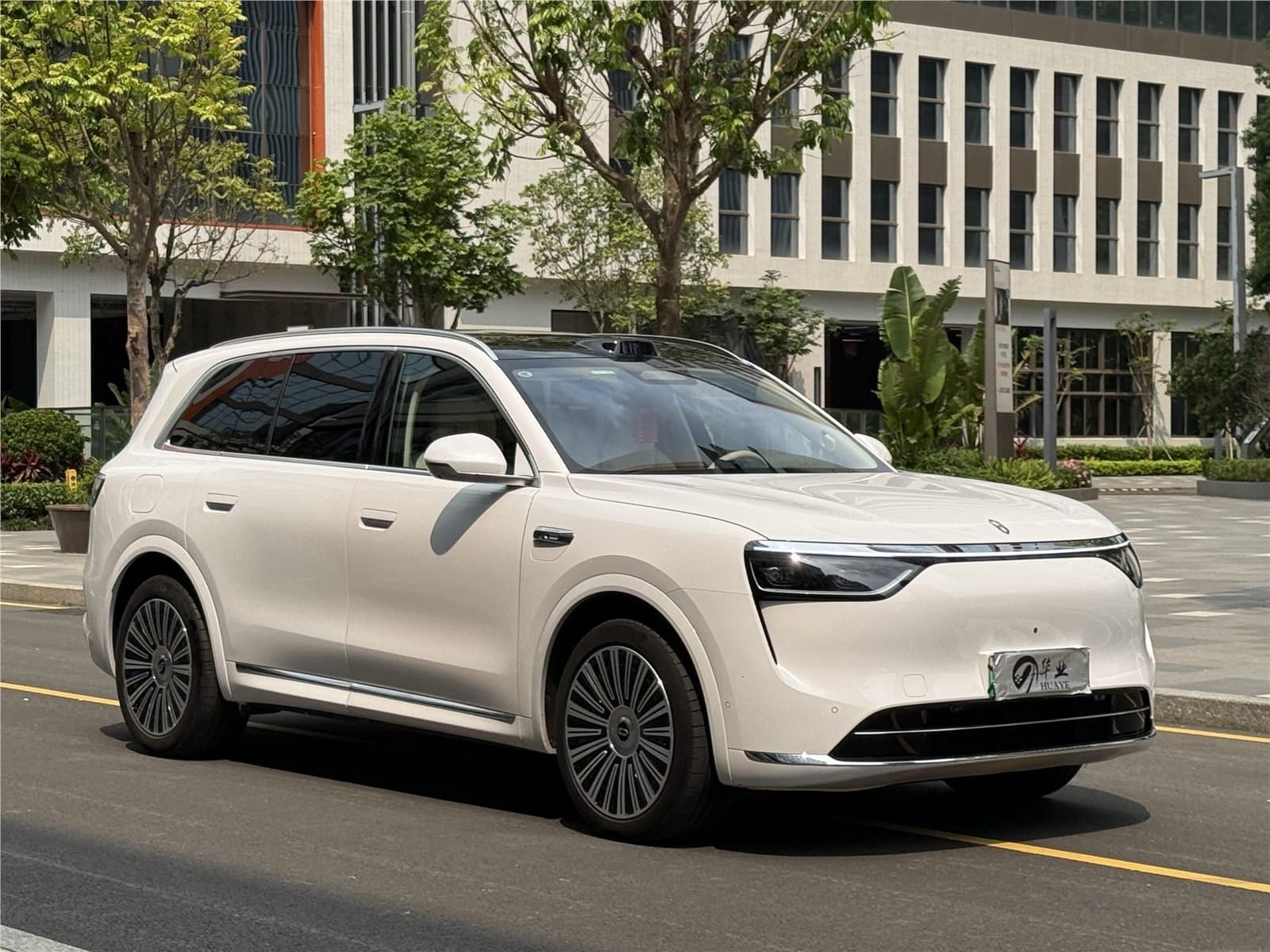 2025 Harmony Intelligent Mobility Alliance AITO M8 Max+ 53.4kWh 5 Used Car gallery