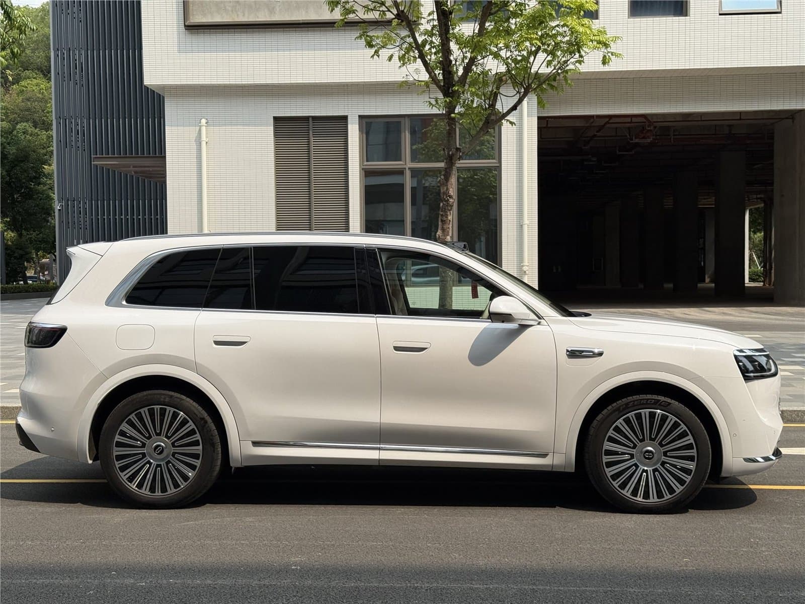 2025 Harmony Intelligent Mobility Alliance AITO M8 Max+ 53.4kWh 5 Used Car gallery