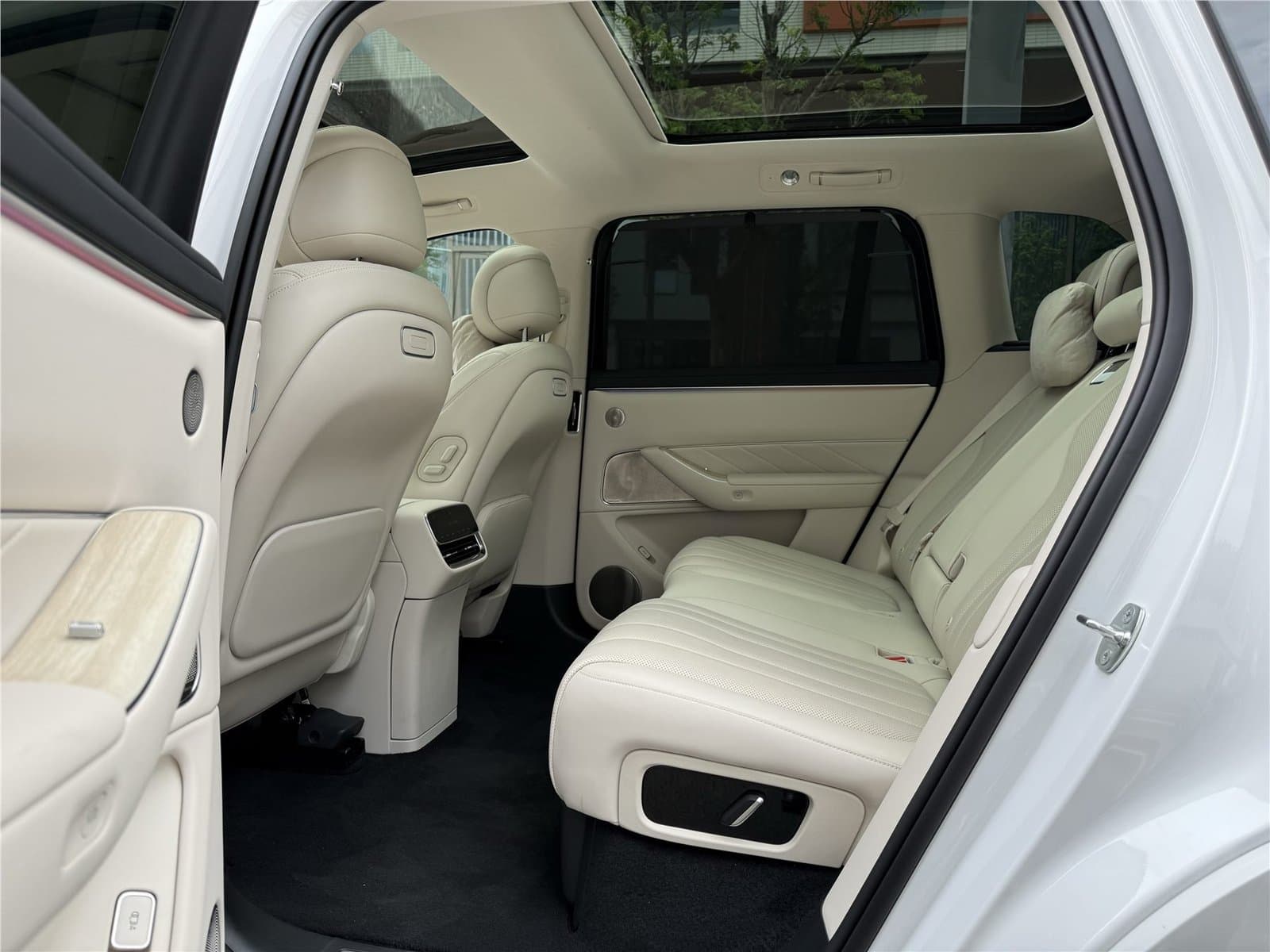 2025 Harmony Intelligent Mobility Alliance AITO M8 Max+ 53.4kWh 5 Used Car gallery