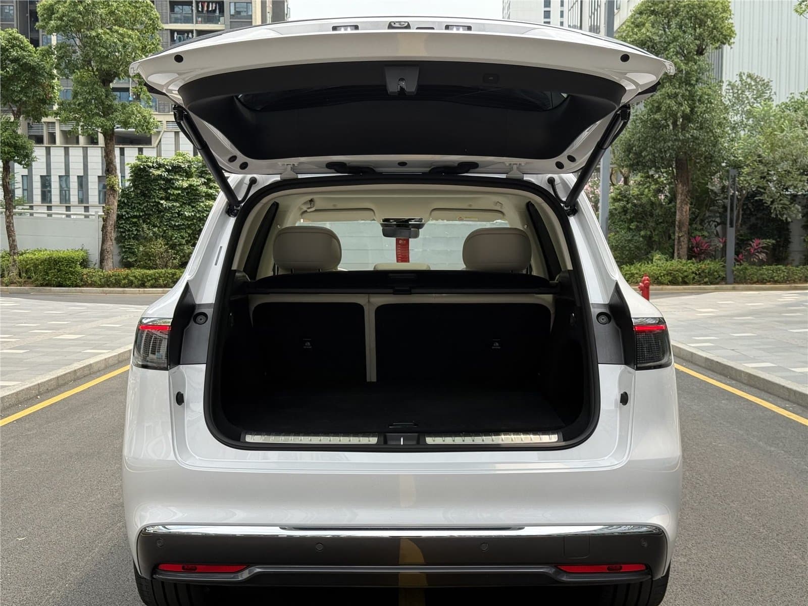 2025 Harmony Intelligent Mobility Alliance AITO M8 Max+ 53.4kWh 5 Used Car gallery