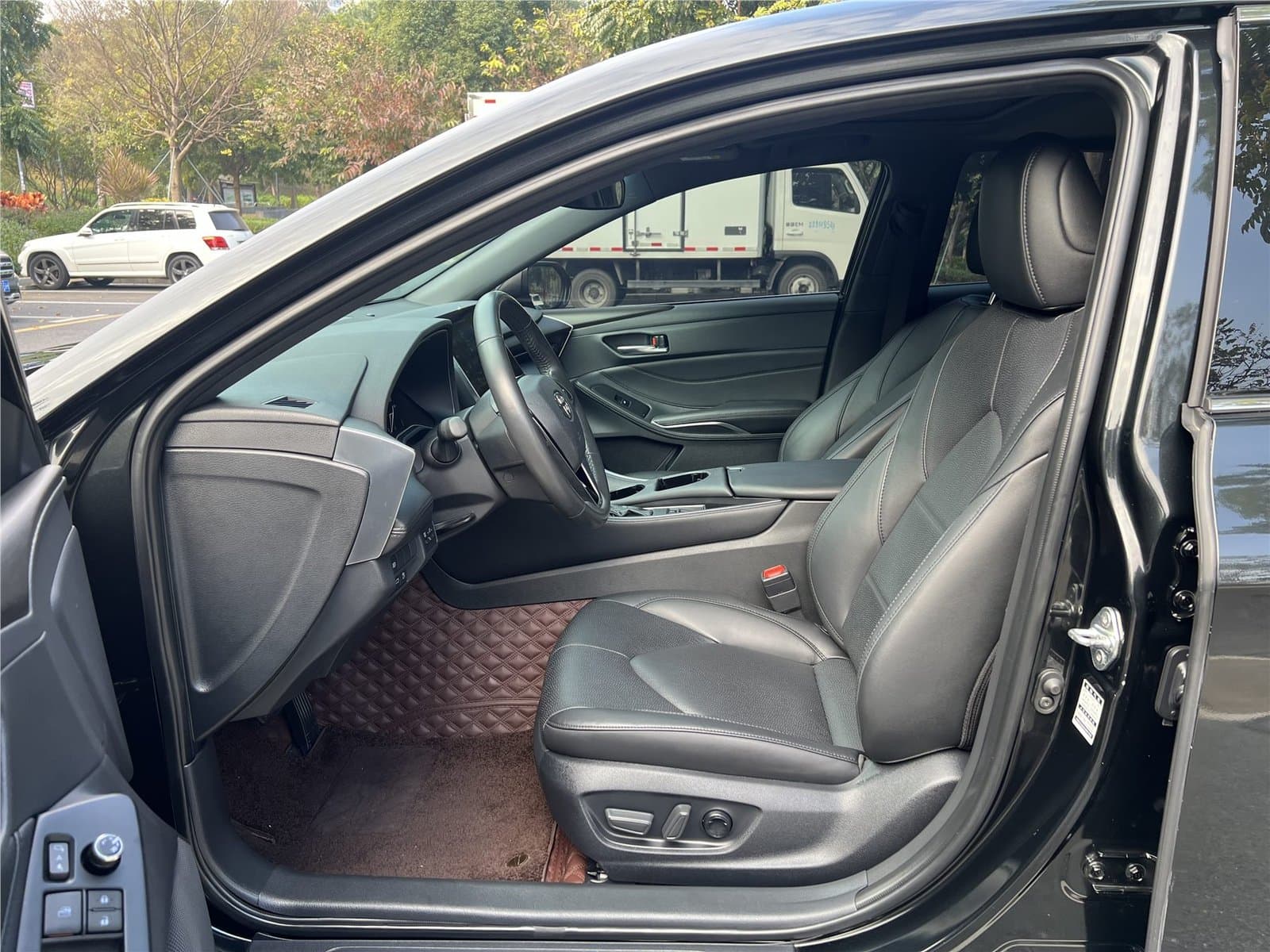 2023 Toyota Avalon 2.0L Luxury Edition Used Car gallery