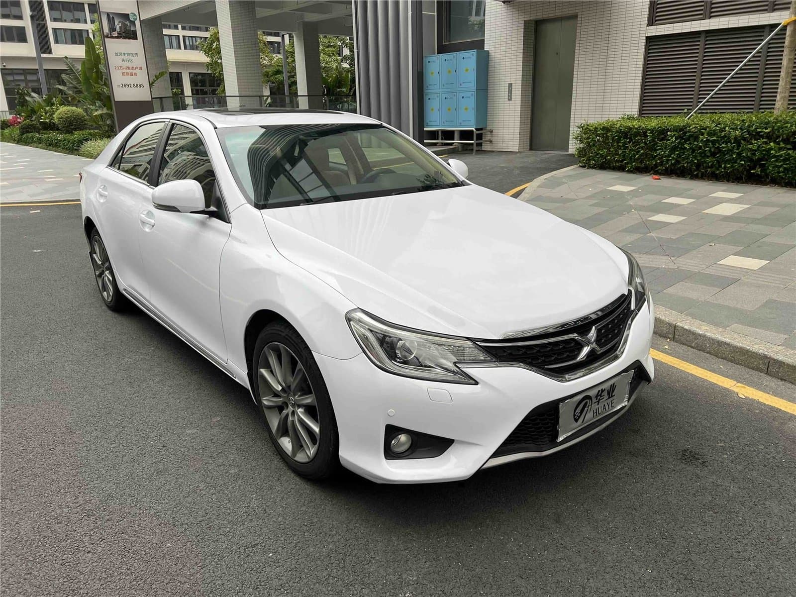 2013 Toyota Reiz 2.5V Used Car gallery