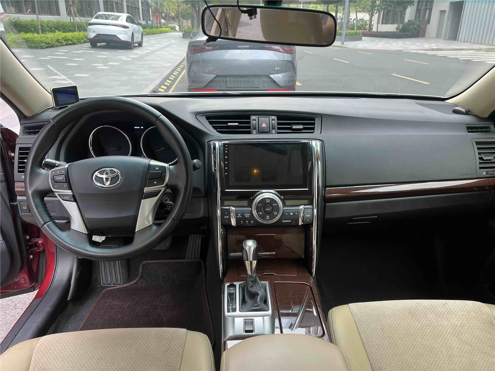 2013 Toyota Reiz 2.5V Used Car gallery
