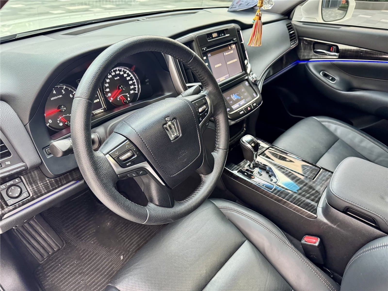 2015 Toyota Crown 2.0T Used Car gallery