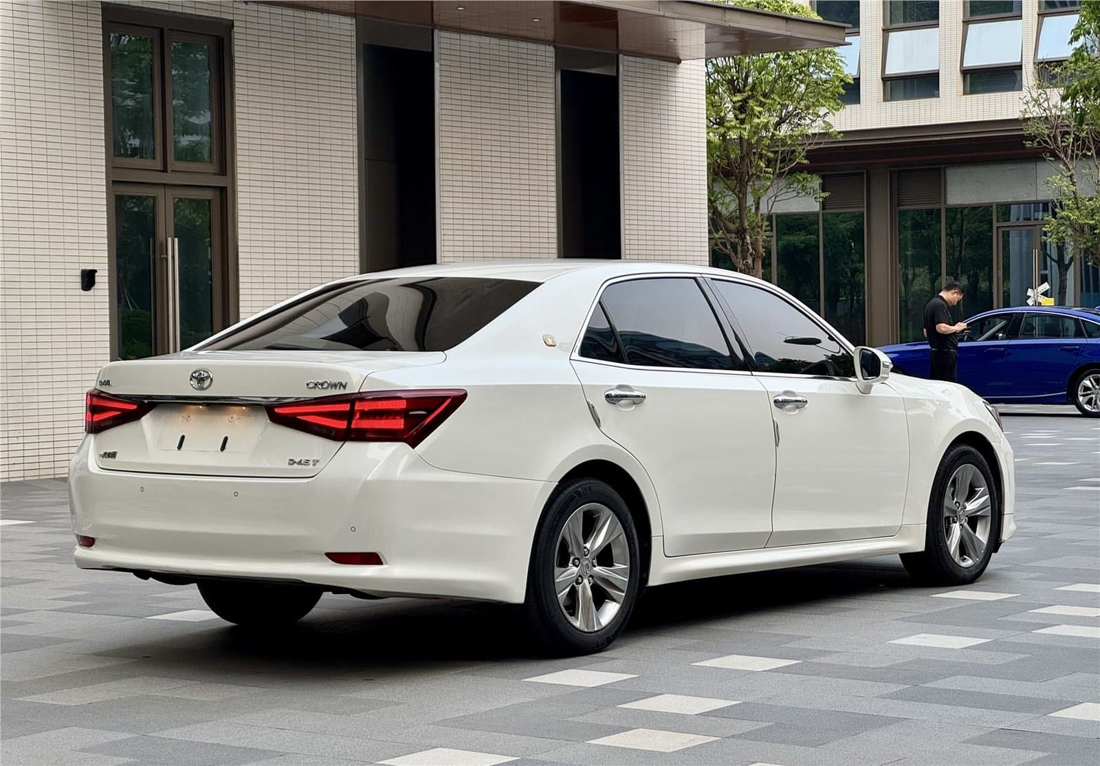 2015 Toyota Crown 2.0T Used Car gallery