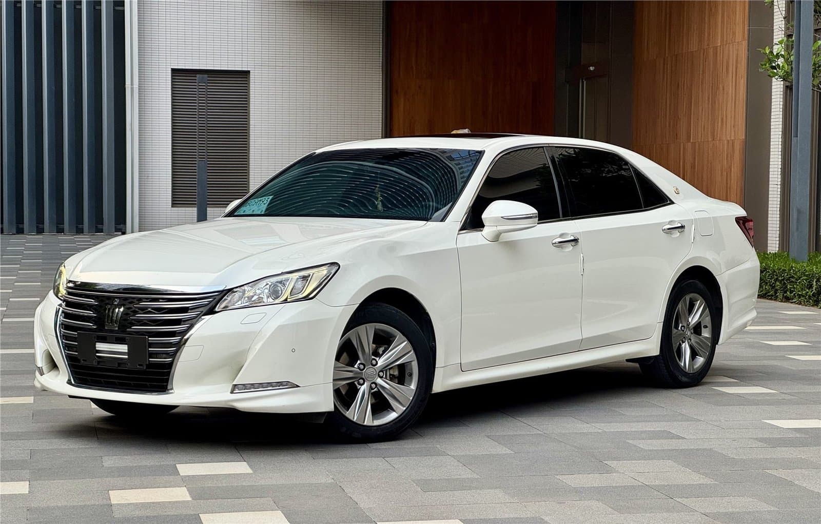 2015 Toyota Crown 2.0T Used Car gallery