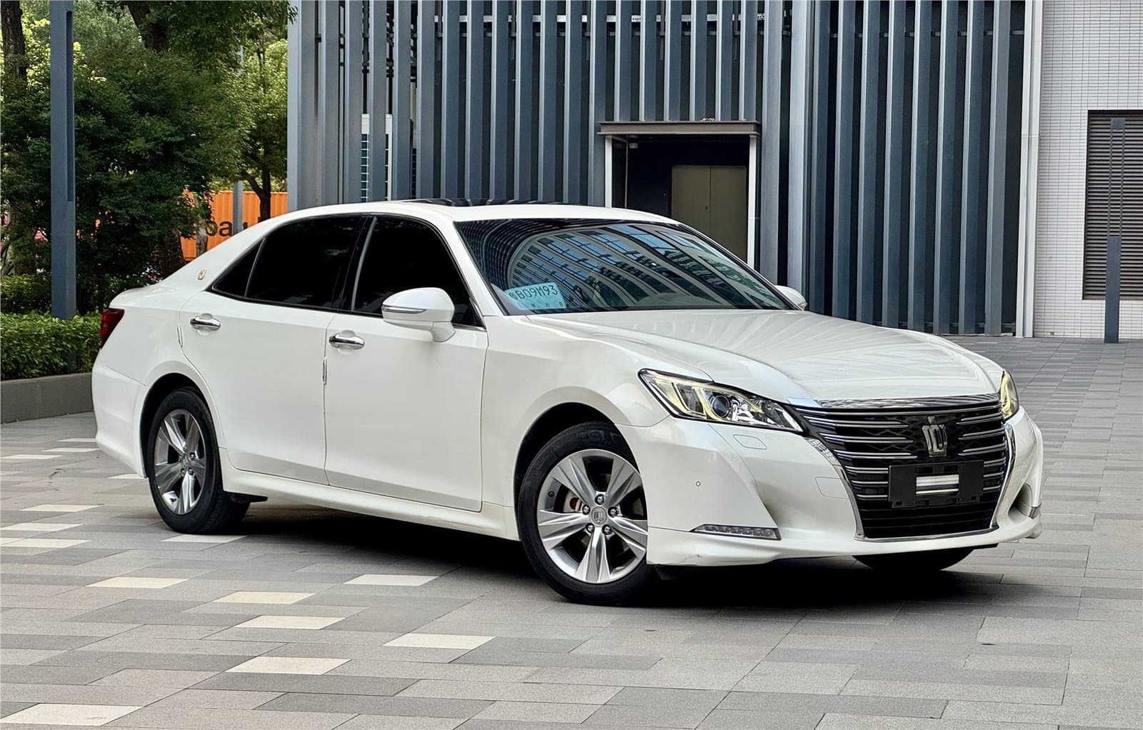 2015 Toyota Crown 2.0T Used Car gallery