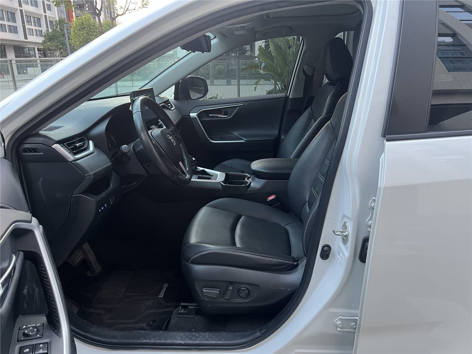 2022 Toyota RAV4 2.0L CVT2WD Plus Used Car gallery