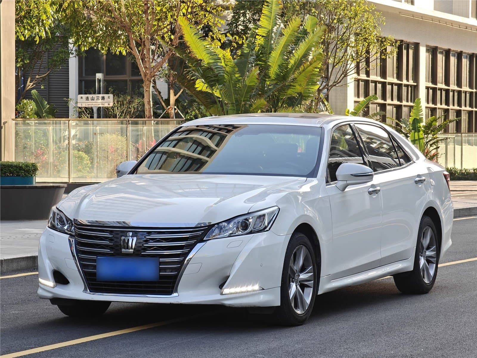 2015 Toyota Crown 2.0T Used Car gallery