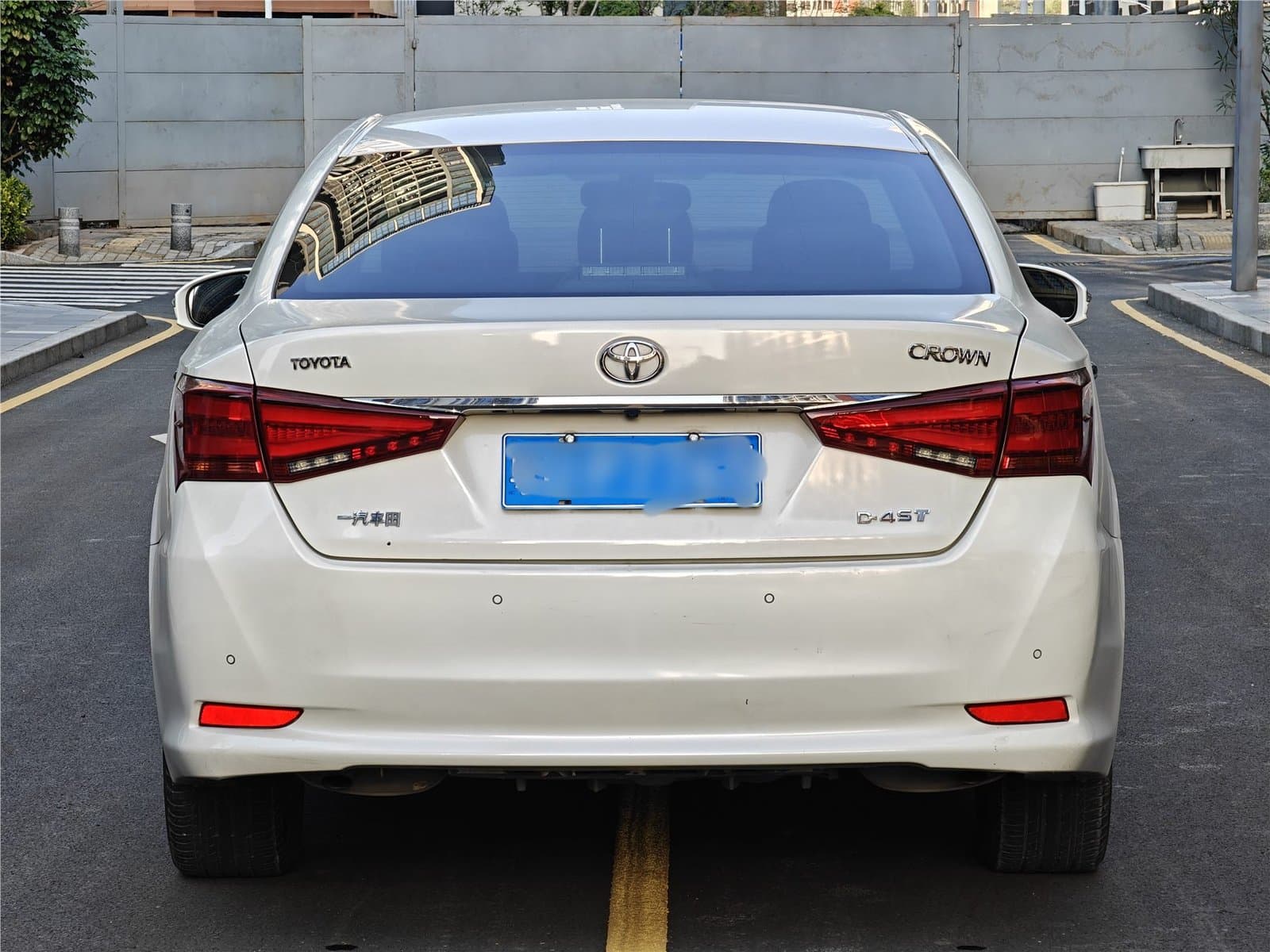 2015 Toyota Crown 2.0T Used Car gallery