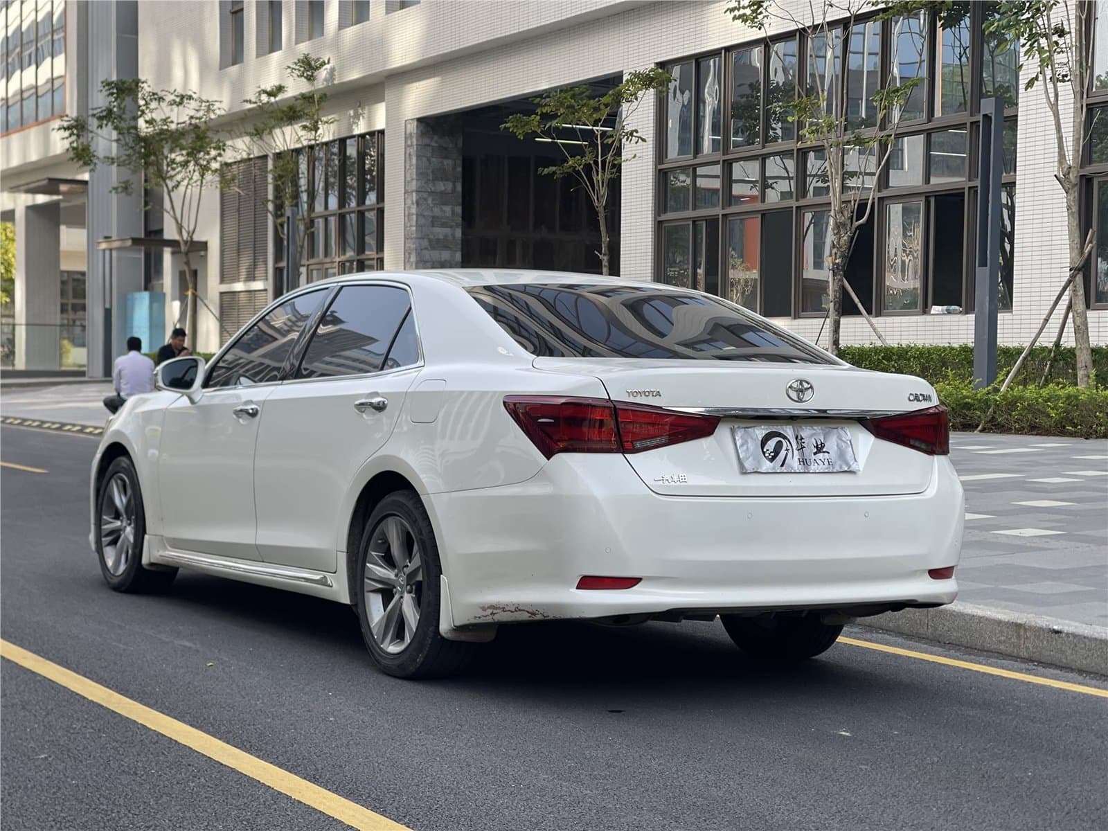 2015 Toyota Crown 2.0T Used Car gallery