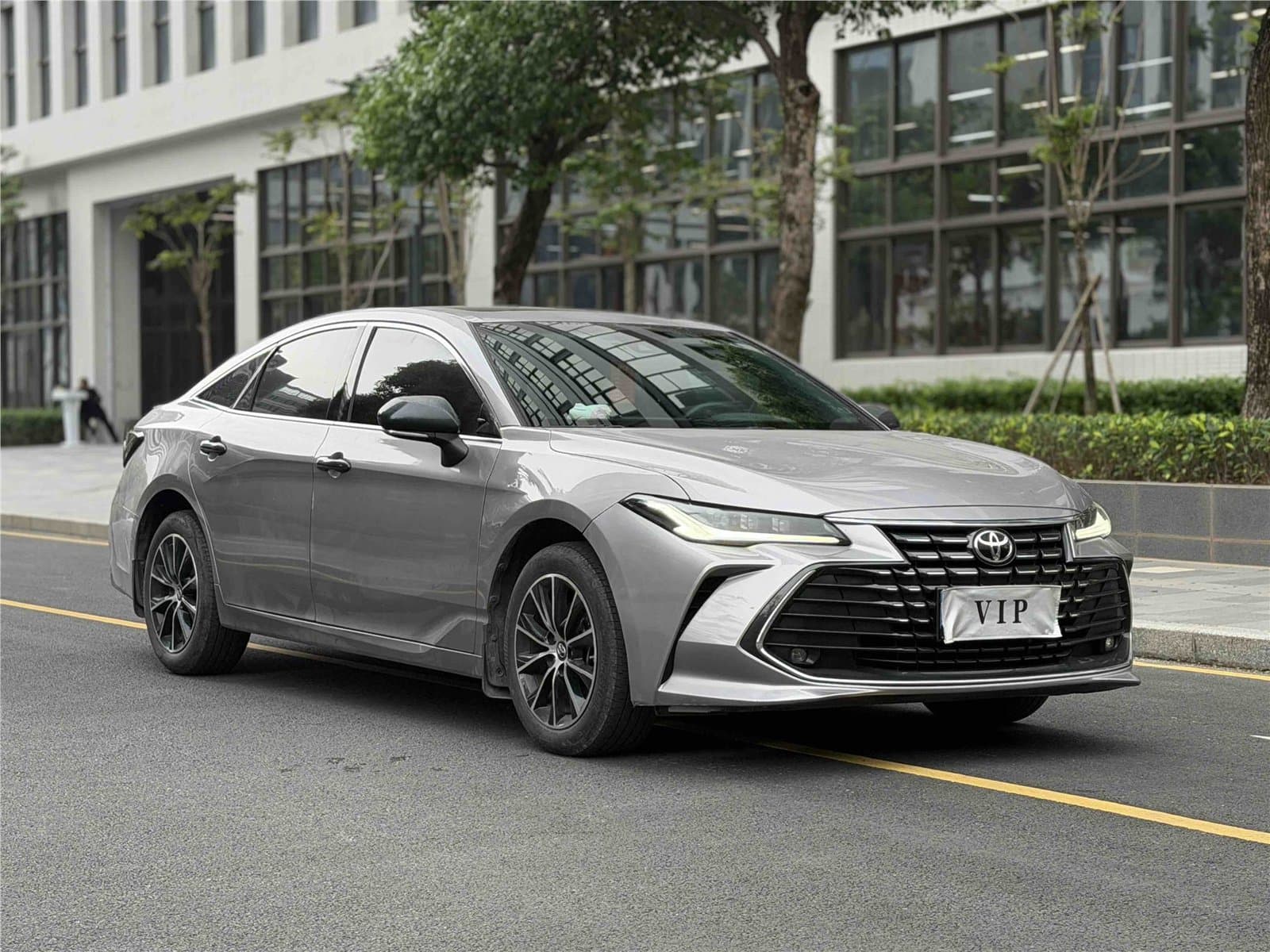2023 Toyota Avalon 2.0L Luxury Edition Used Car gallery