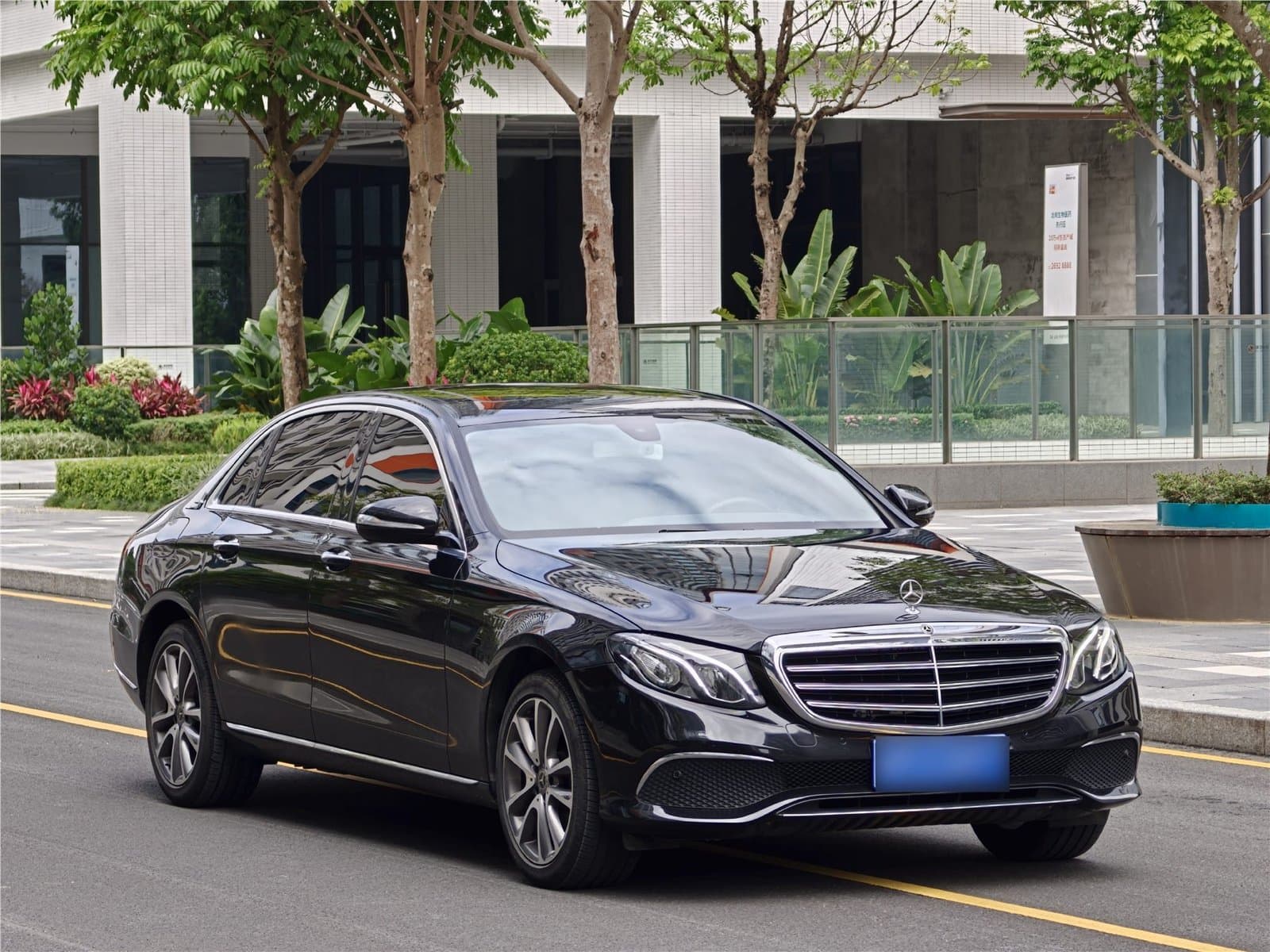 2018 Mercedes-Benz E-Class Facelift E 200 L Used Car gallery