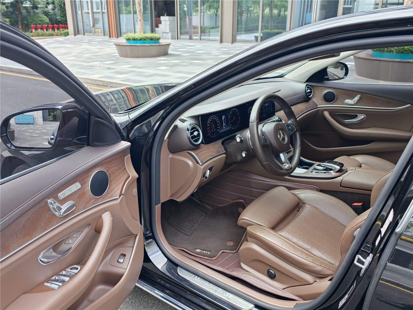 2018 Mercedes-Benz E-Class Facelift E 200 L Used Car gallery