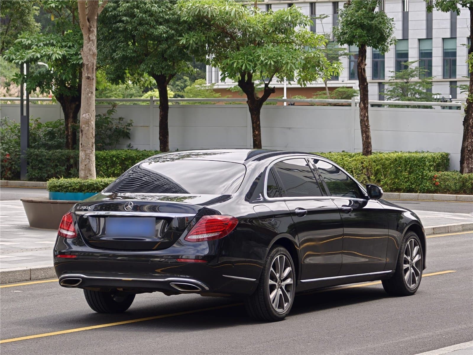 2018 Mercedes-Benz E-Class Facelift E 200 L Used Car gallery
