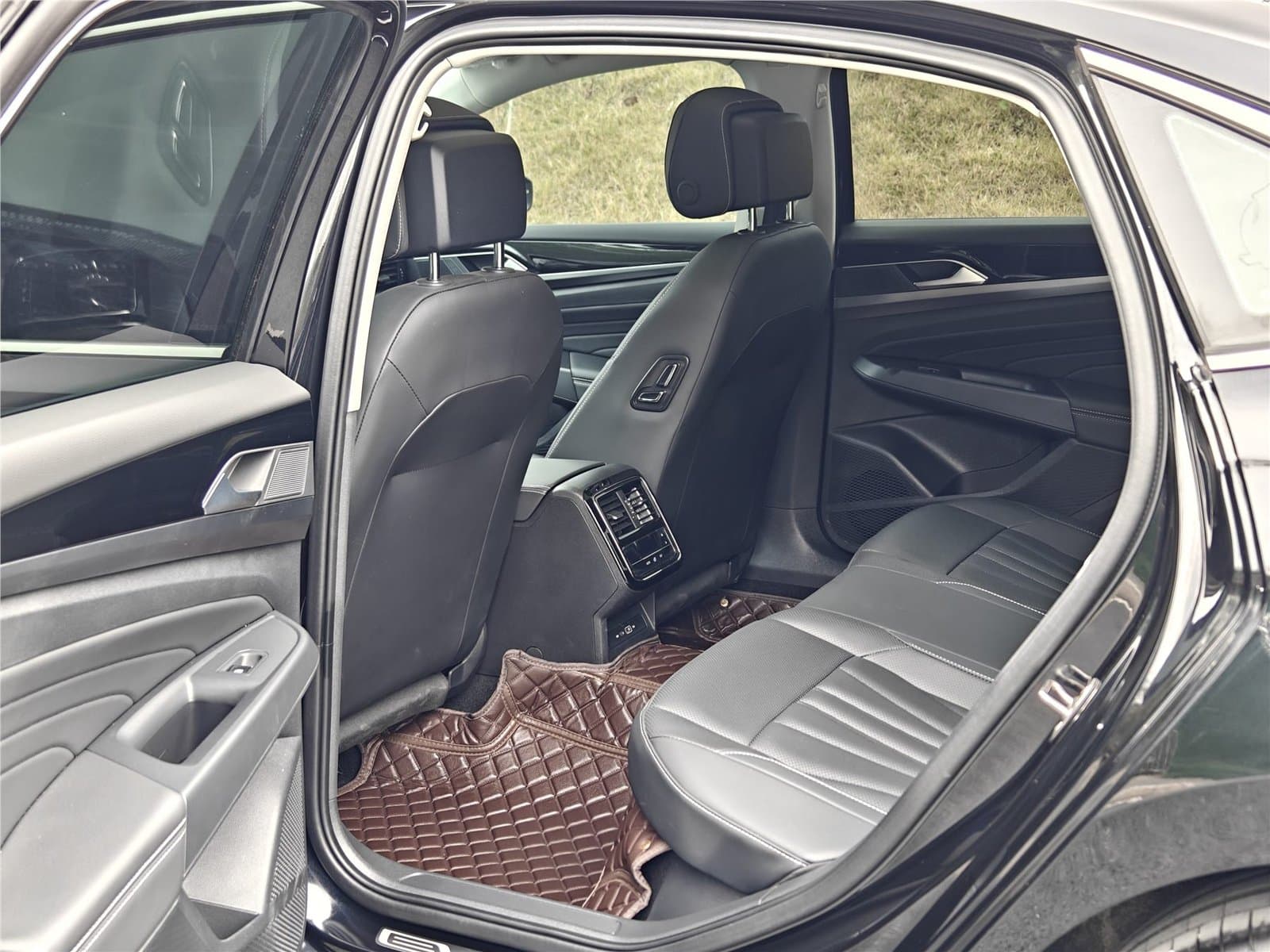 2025 Volkswagen Passat 330TSI Elite Edition Used Car gallery