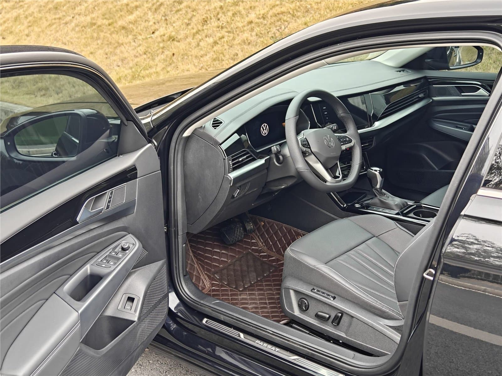 2025 Volkswagen Passat 330TSI Elite Edition Used Car gallery