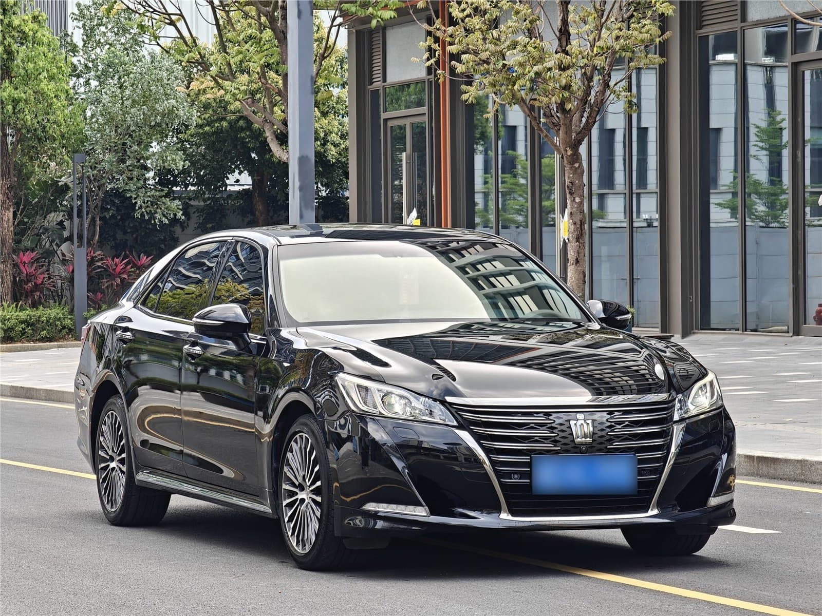 2018 Toyota Crown 2.0T Used Car gallery