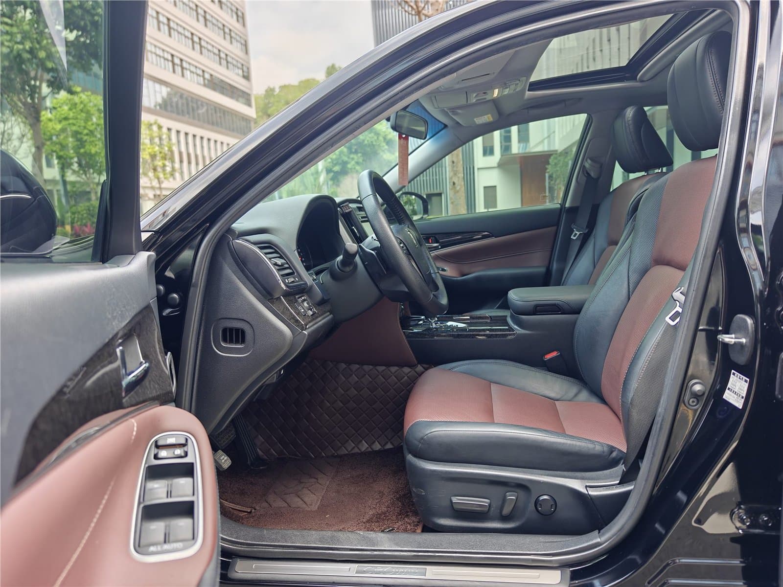 2018 Toyota Crown 2.0T Used Car gallery