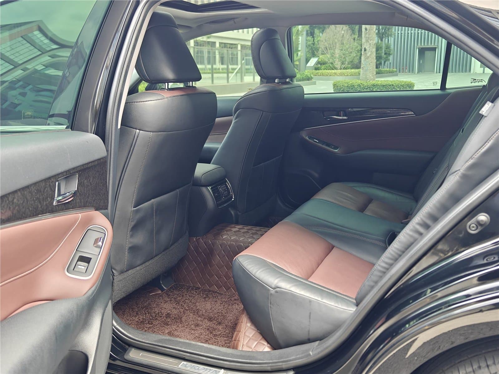 2018 Toyota Crown 2.0T Used Car gallery