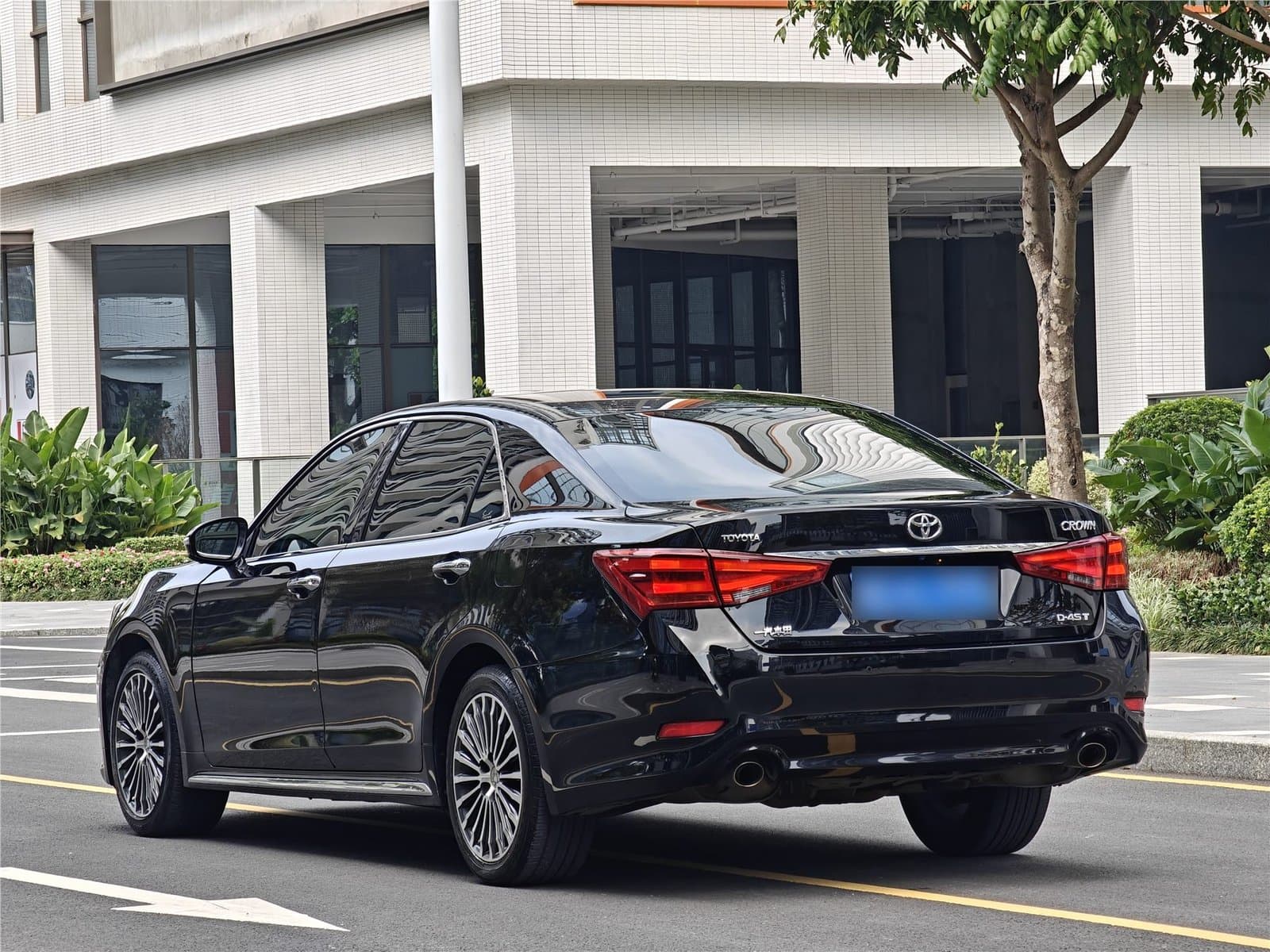 2018 Toyota Crown 2.0T Used Car gallery