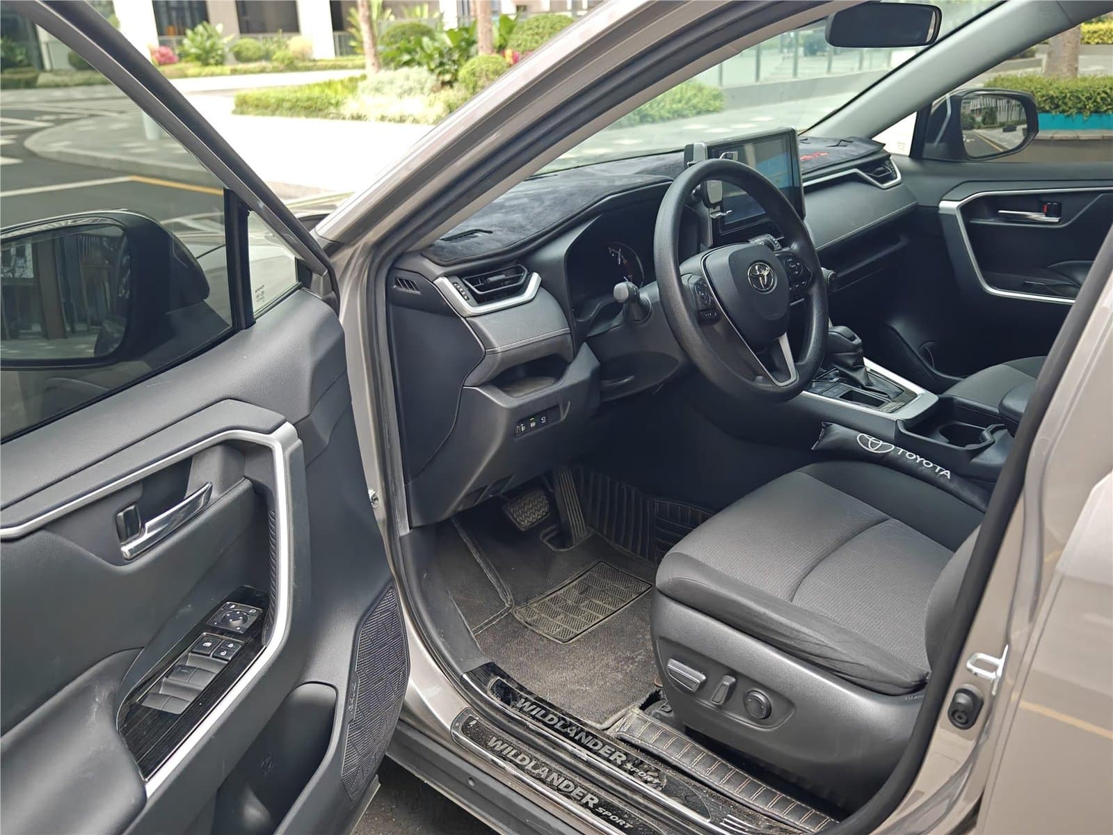 2020 Toyota RAV4 2.0L CVT2WD Used Car gallery