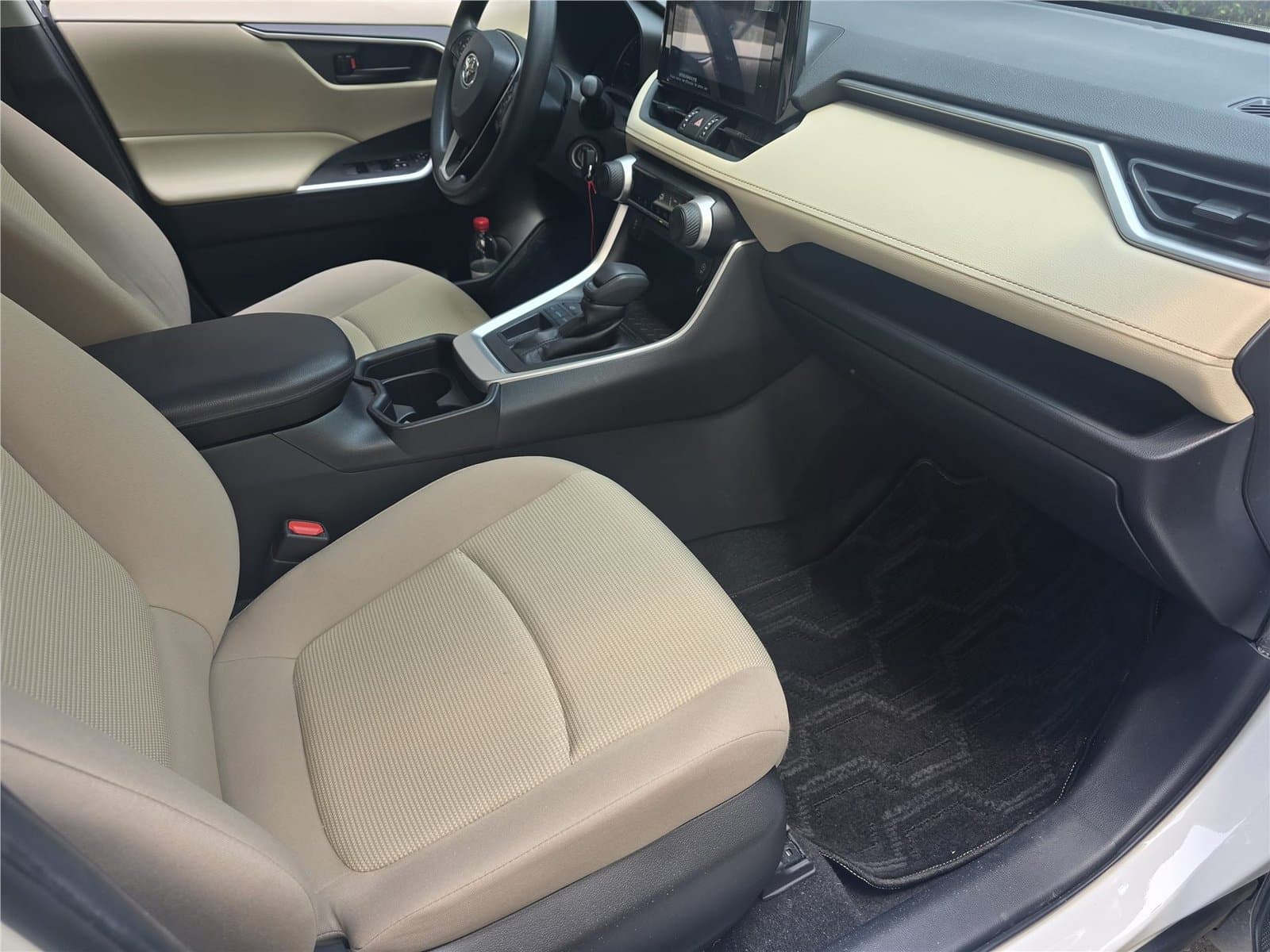 2021 Toyota RAV4 2.0L CVT2WD Used Car gallery