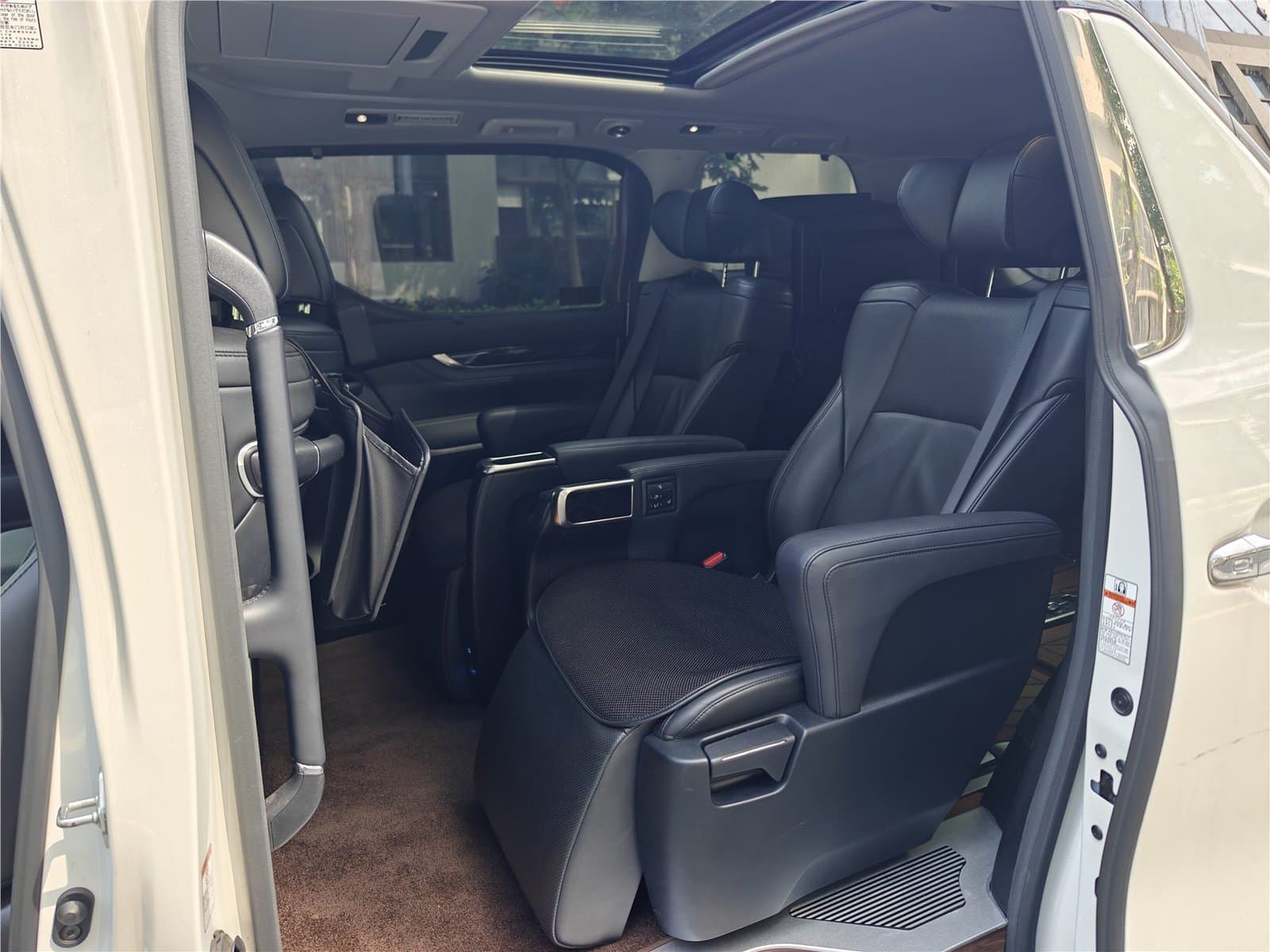 2020 Toyota Vellfire 2.5L HVLuxury Edition Used Car gallery