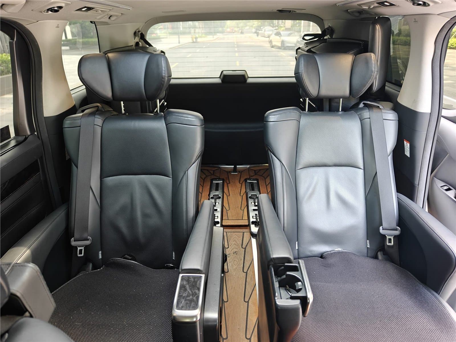 2020 Toyota Vellfire 2.5L HVLuxury Edition Used Car gallery