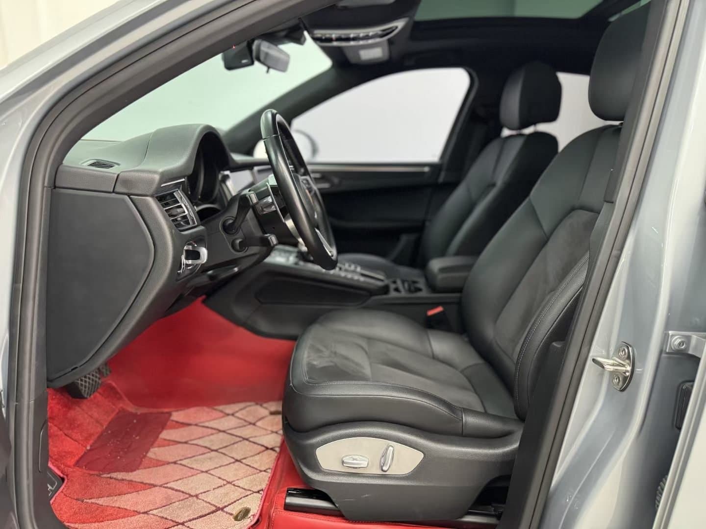 2020 Porsche Macan 2.0T Used Car gallery