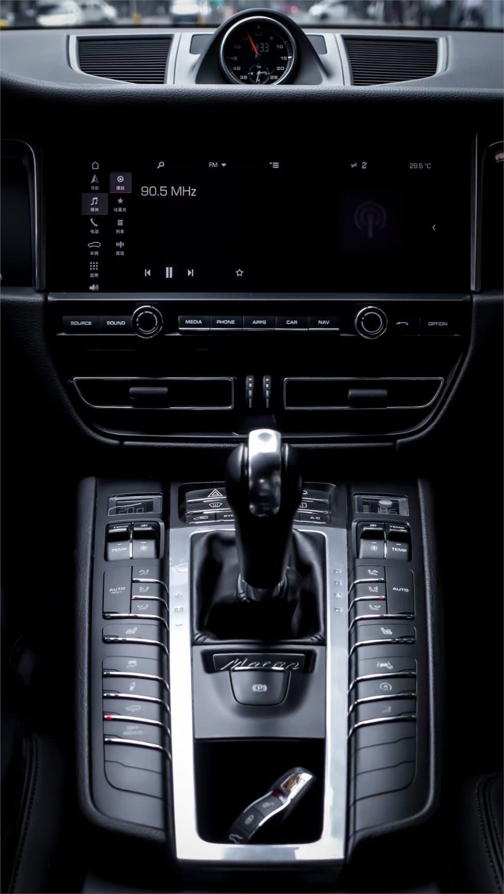 2020 Porsche Macan 2.0T Used Car gallery