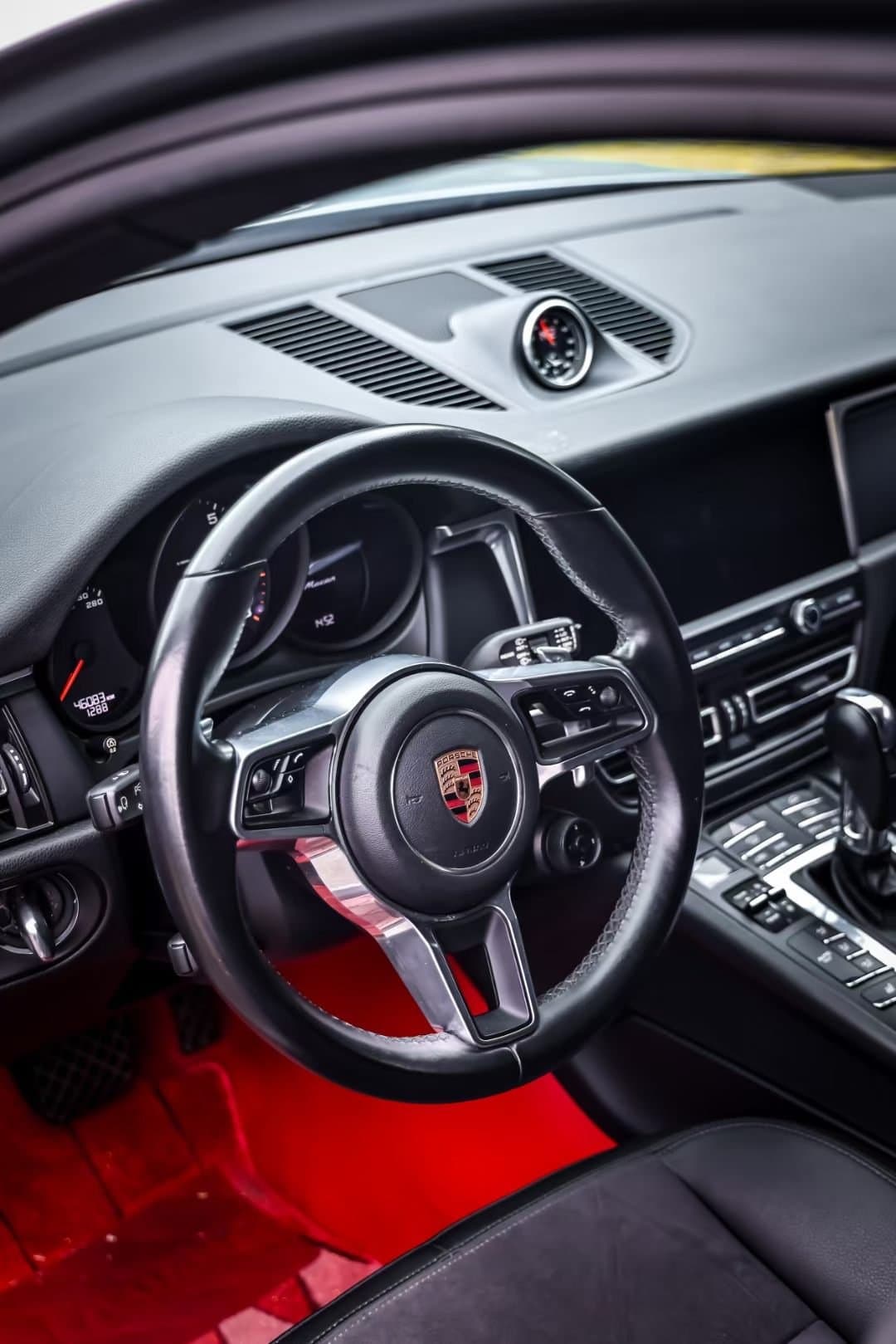 2020 Porsche Macan 2.0T Used Car gallery