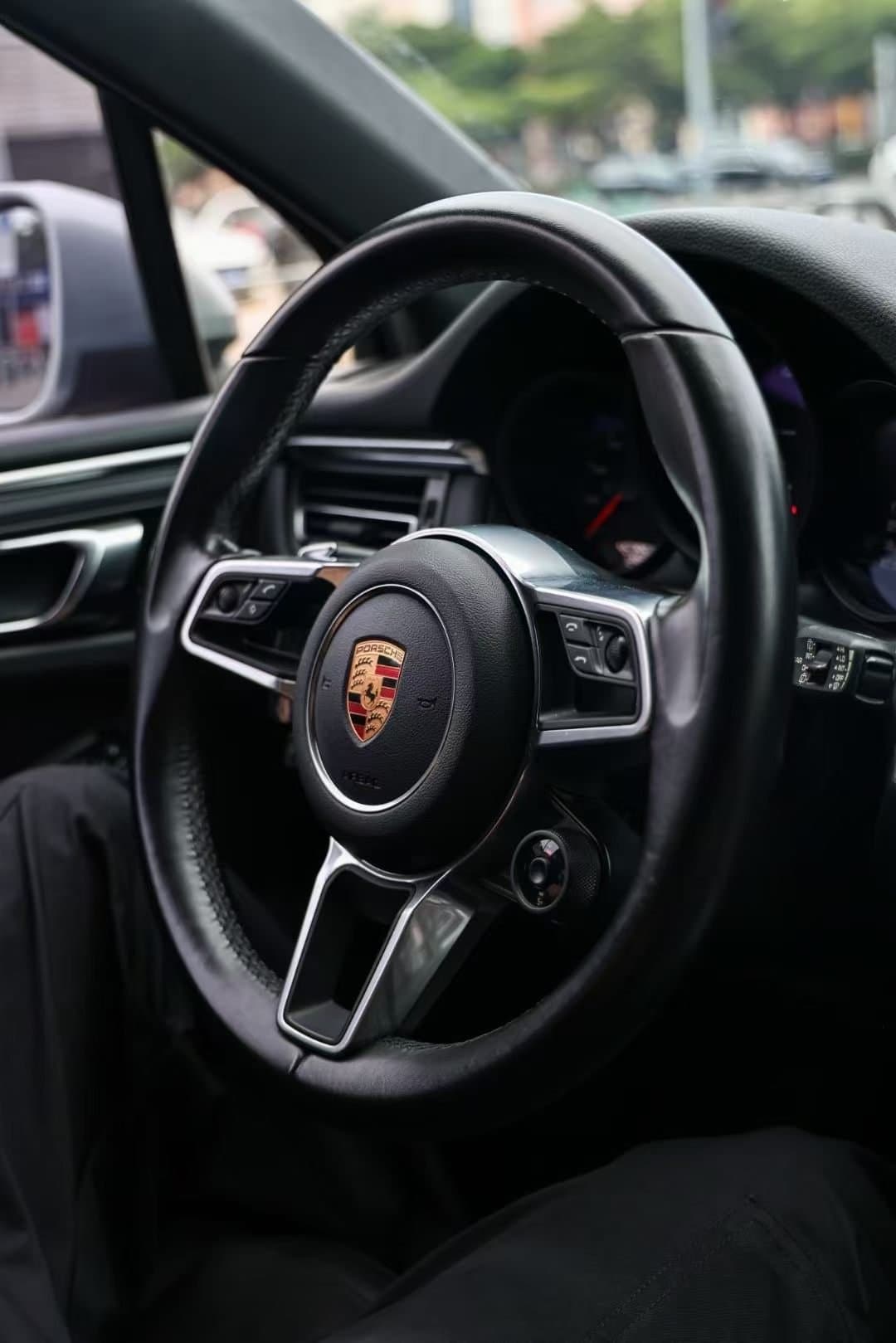 2020 Porsche Macan 2.0T Used Car gallery