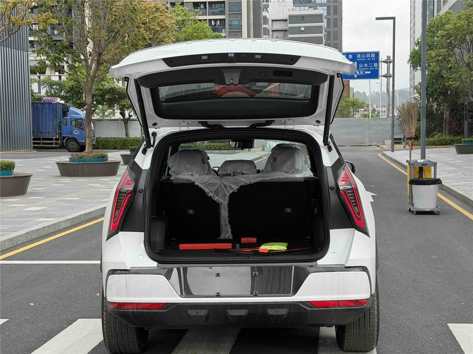 2025 Geely Boyue L 1.5TD DCT Used Car gallery