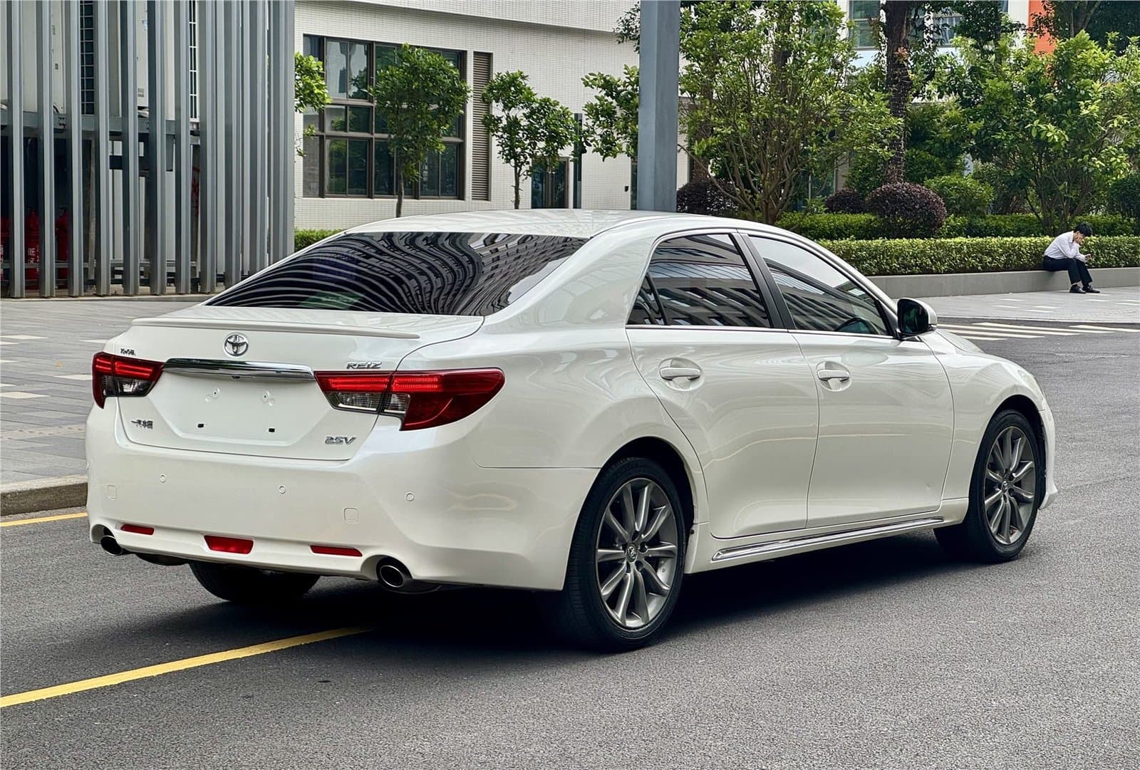 2013 Toyota Reiz 2.5V Used Car gallery