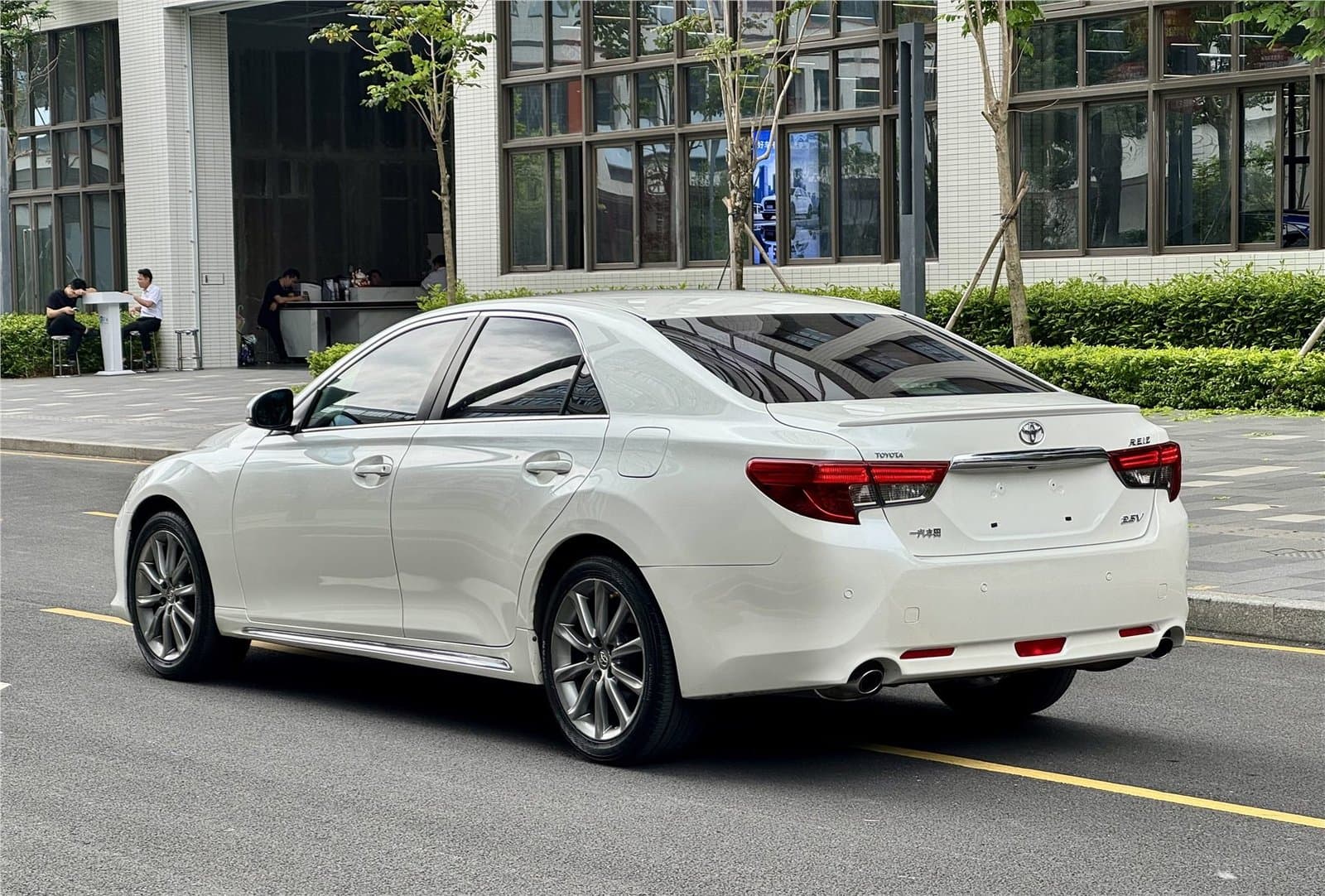 2013 Toyota Reiz 2.5V Used Car gallery
