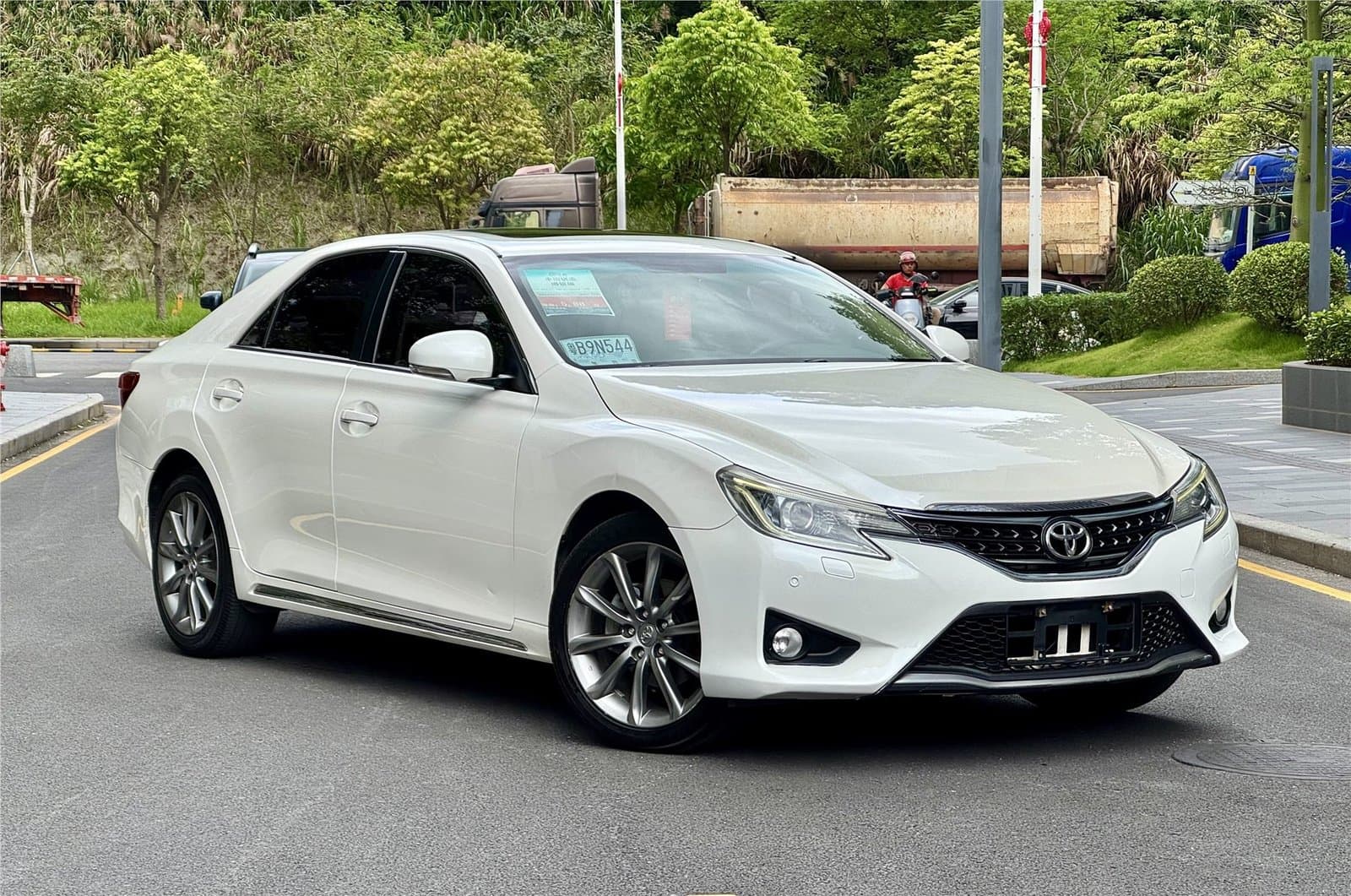 2013 Toyota Reiz 2.5V Used Car gallery