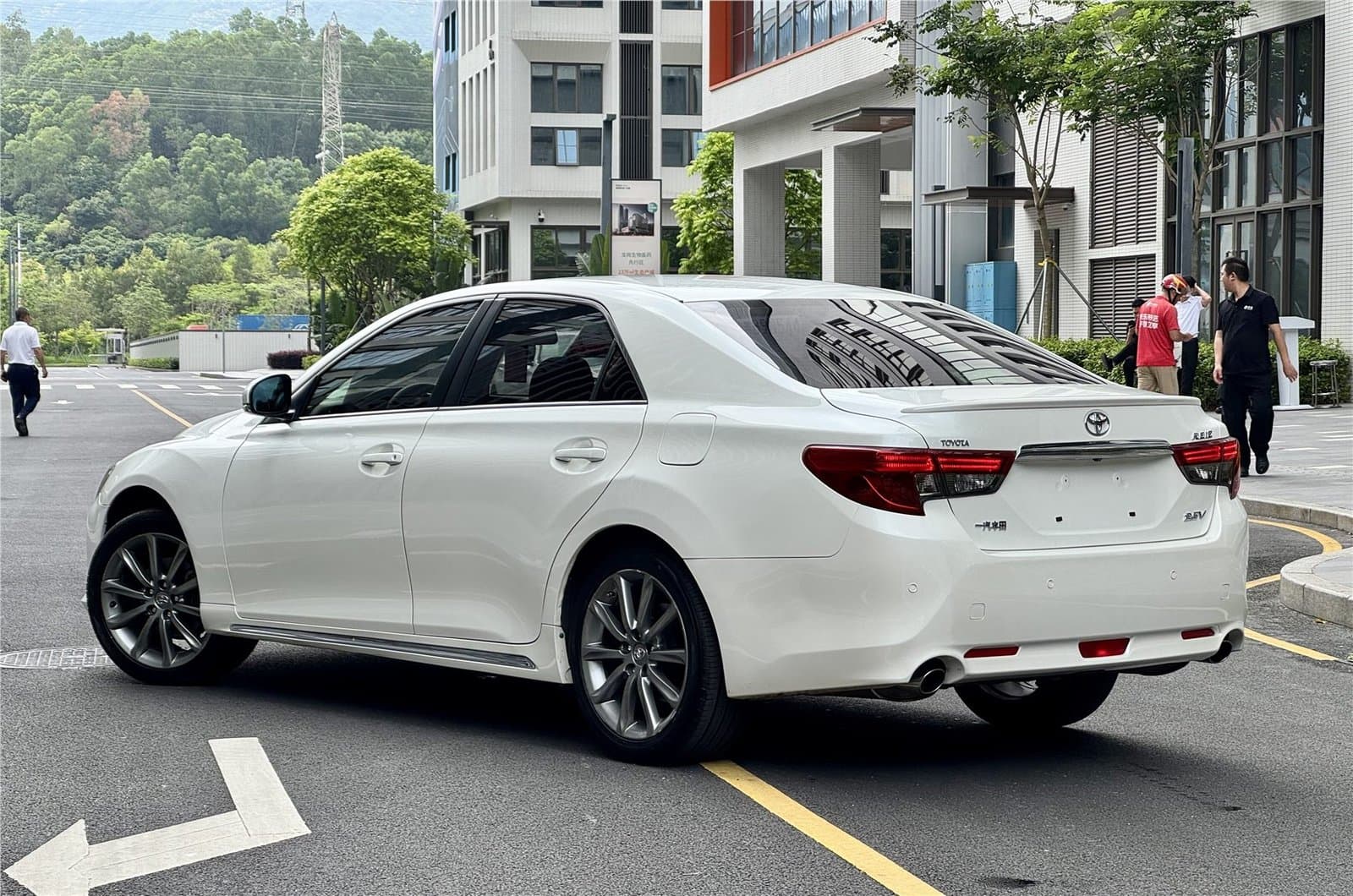 2013 Toyota Reiz 2.5V Used Car gallery