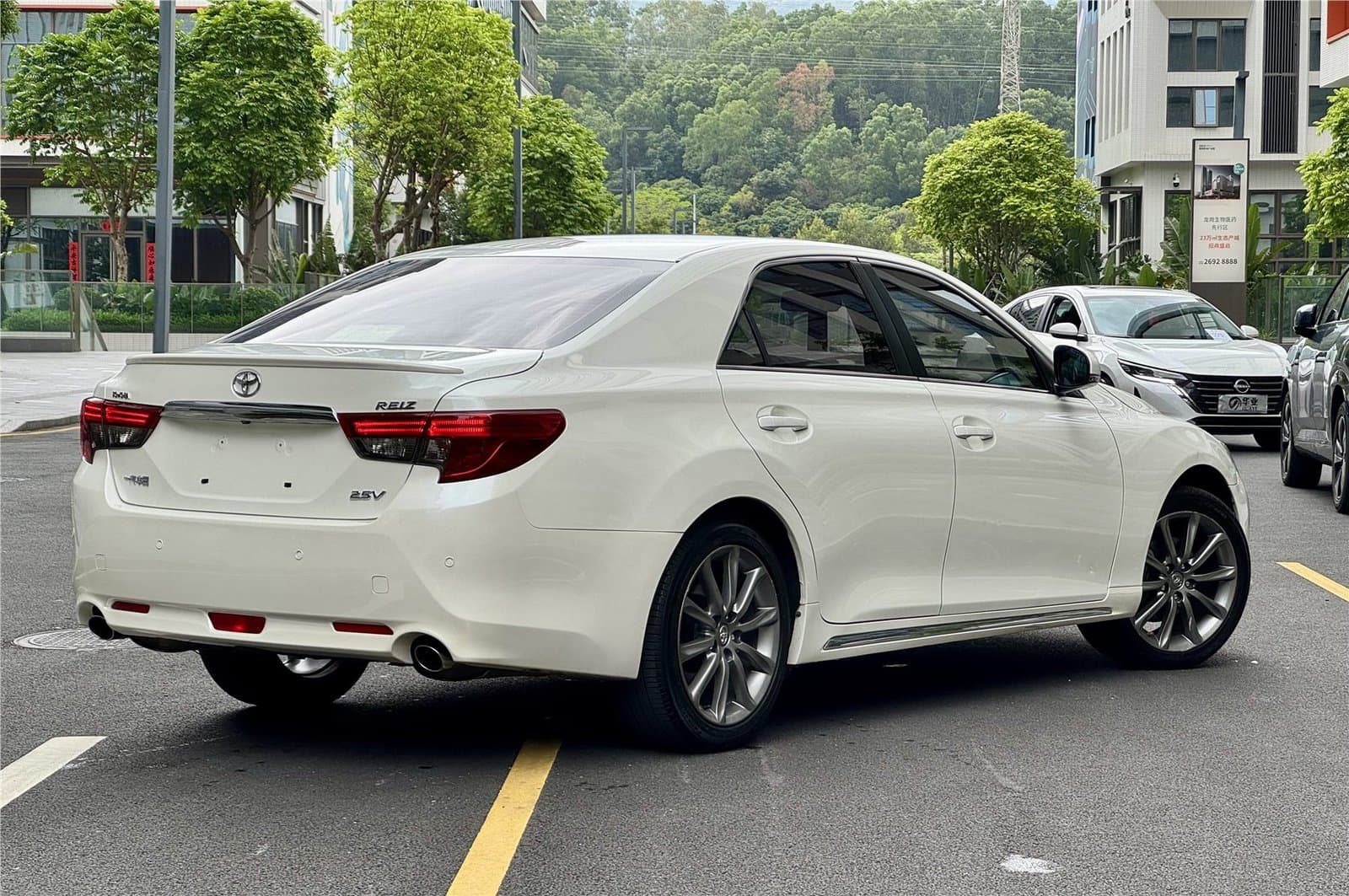 2013 Toyota Reiz 2.5V Used Car gallery