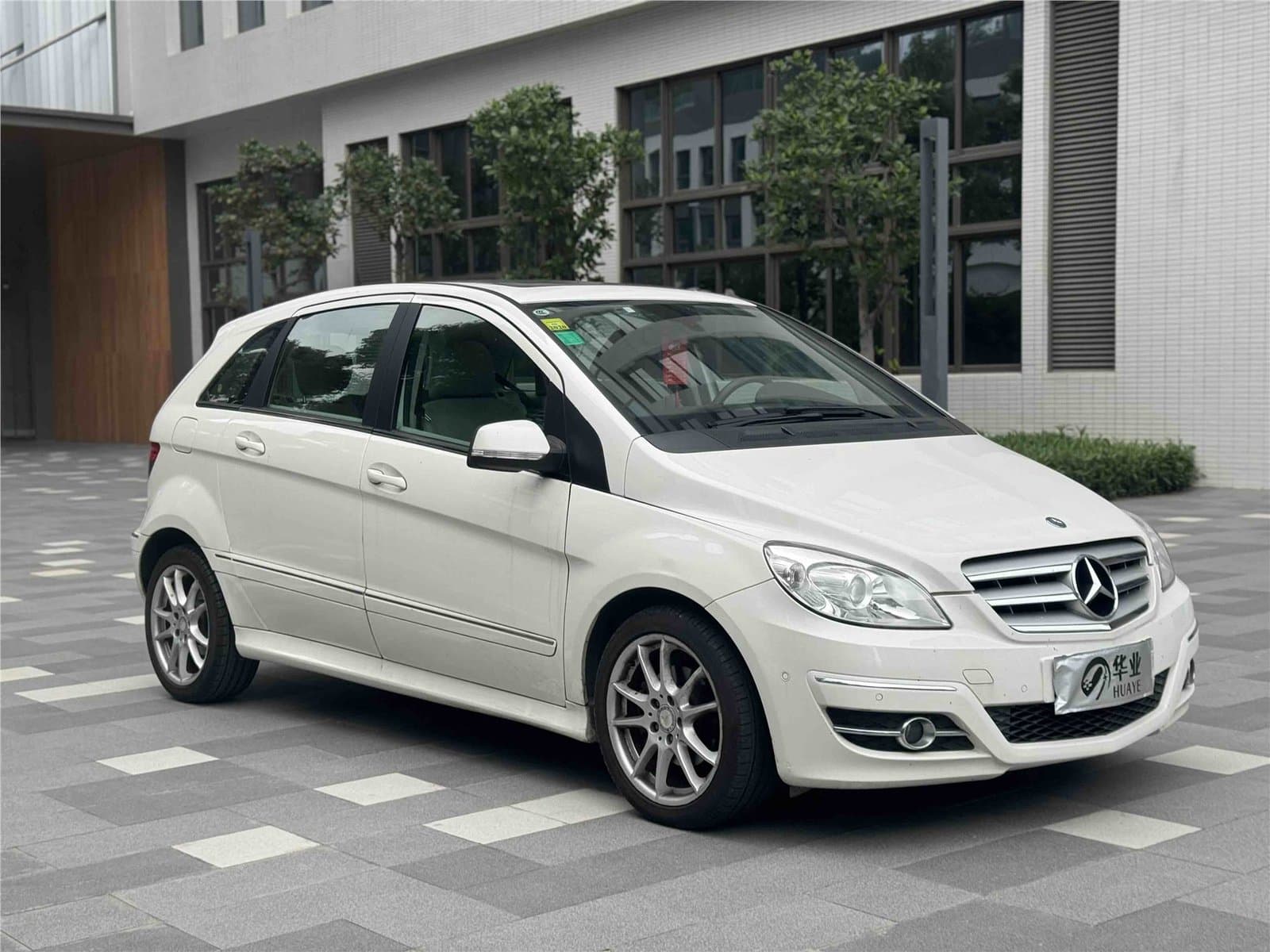 2009 Mercedes-Benz B-Class B 200 Used Car gallery