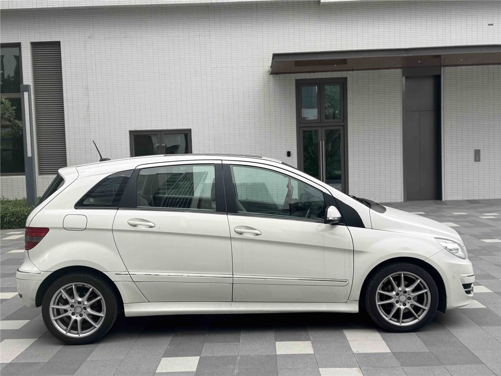 2009 Mercedes-Benz B-Class B 200 Used Car gallery