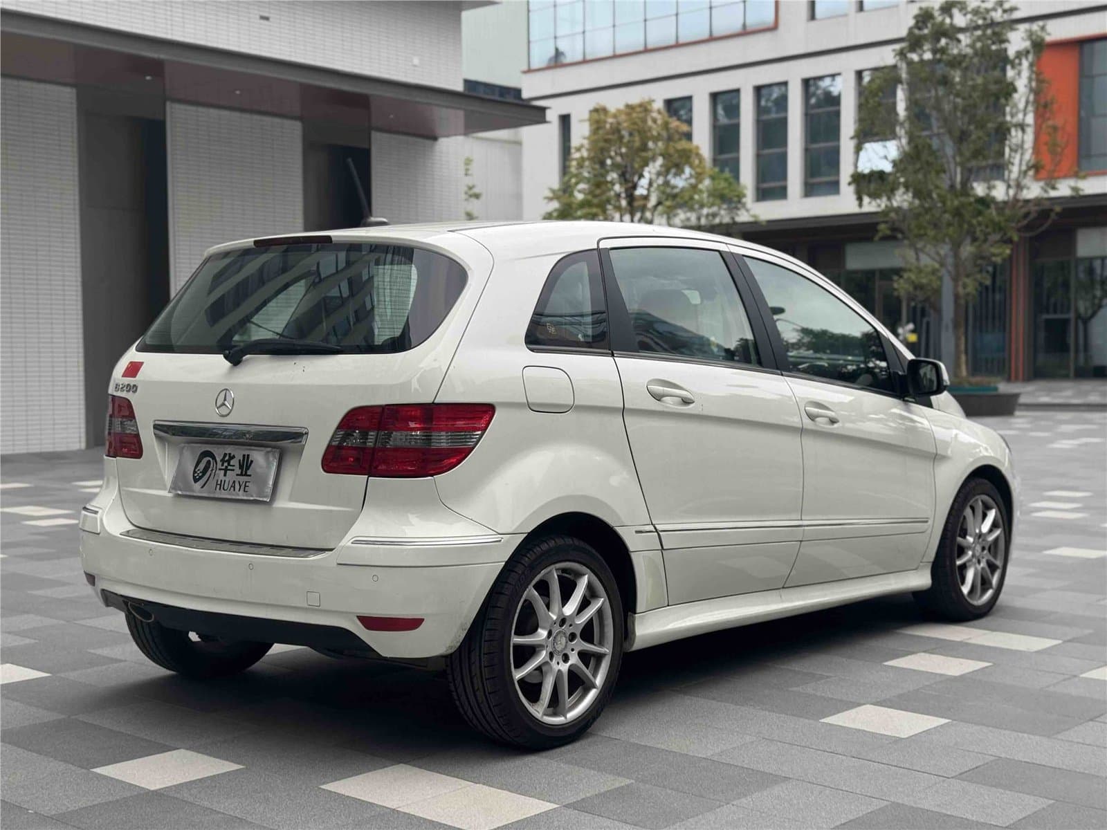 2009 Mercedes-Benz B-Class B 200 Used Car gallery