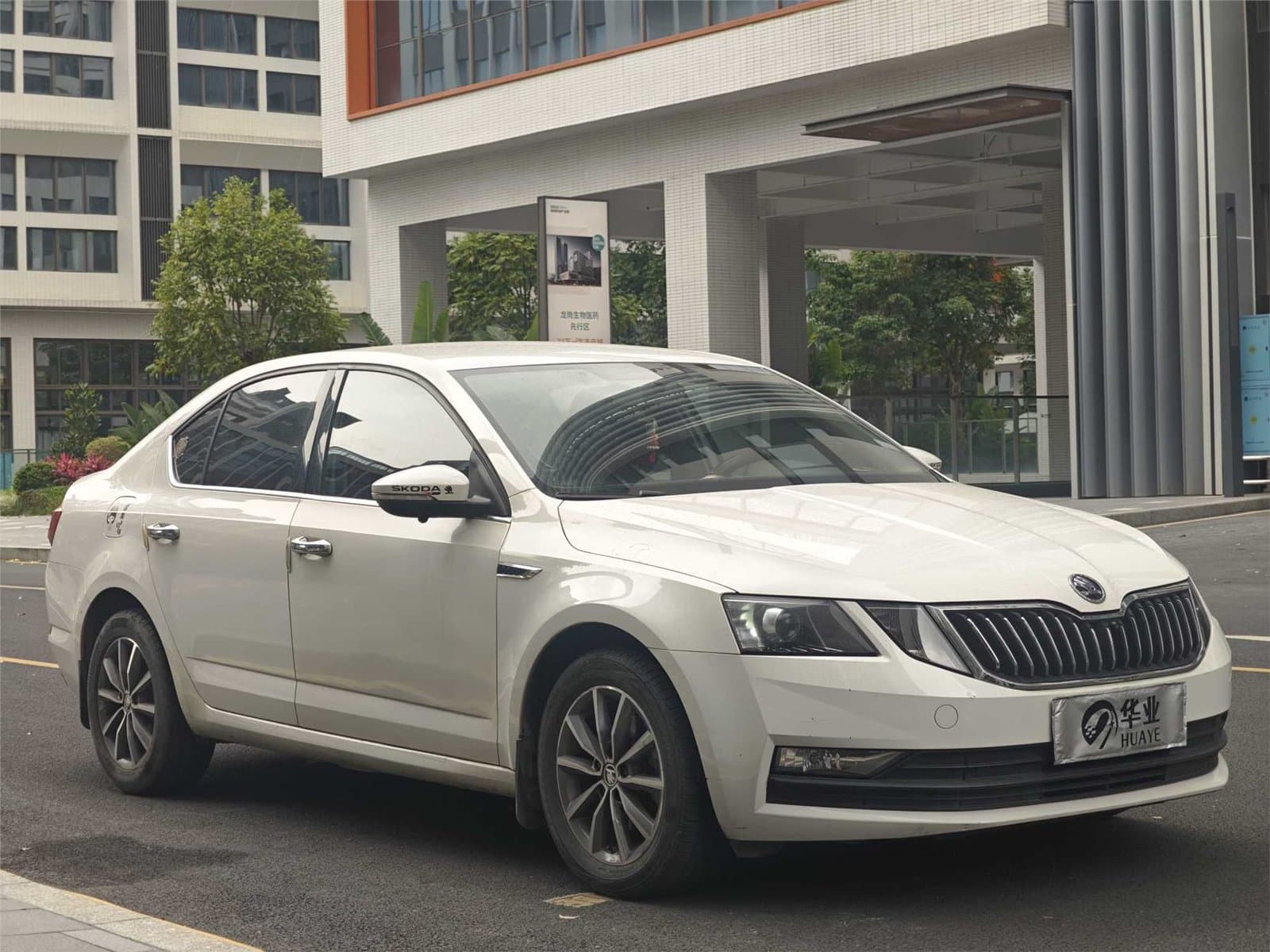 2019 Skoda Octavia 1.5L Automatic Comfort Edition China VI Used Car gallery