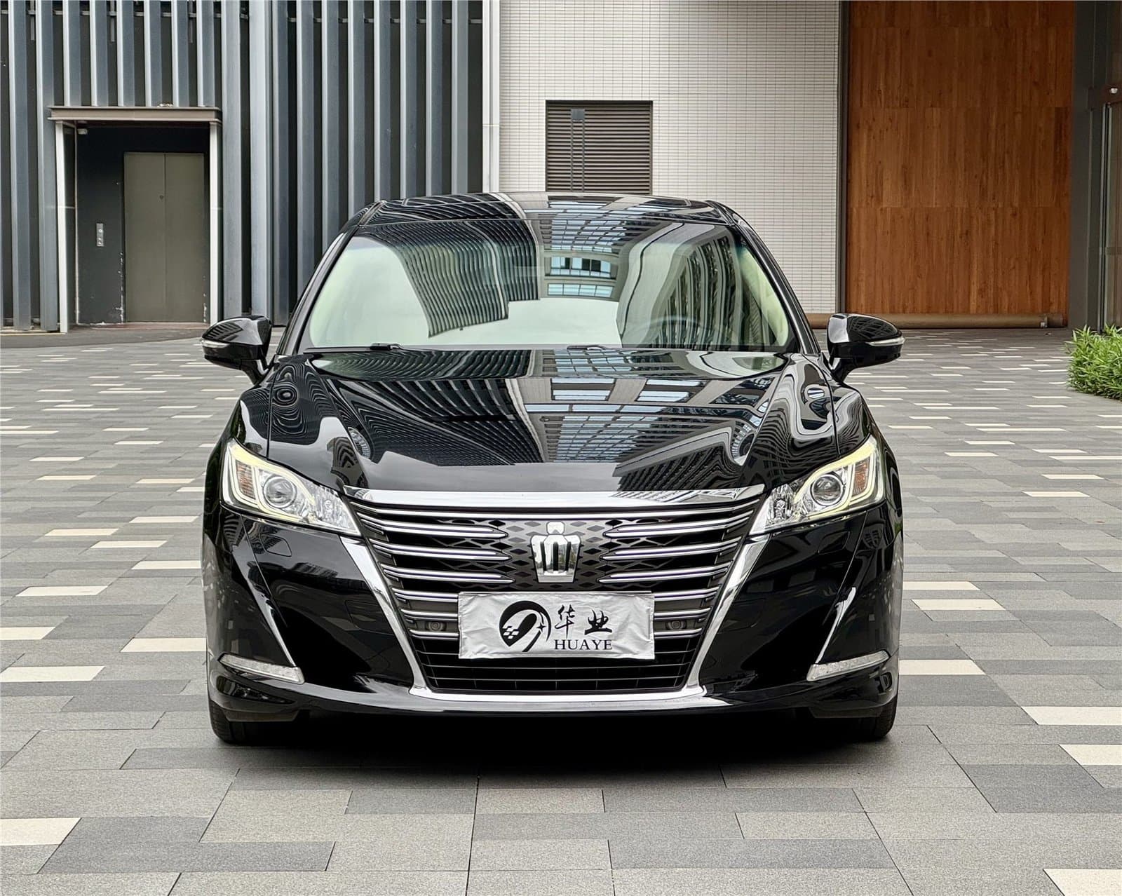 2015 Toyota Crown 2.0T Used Car gallery