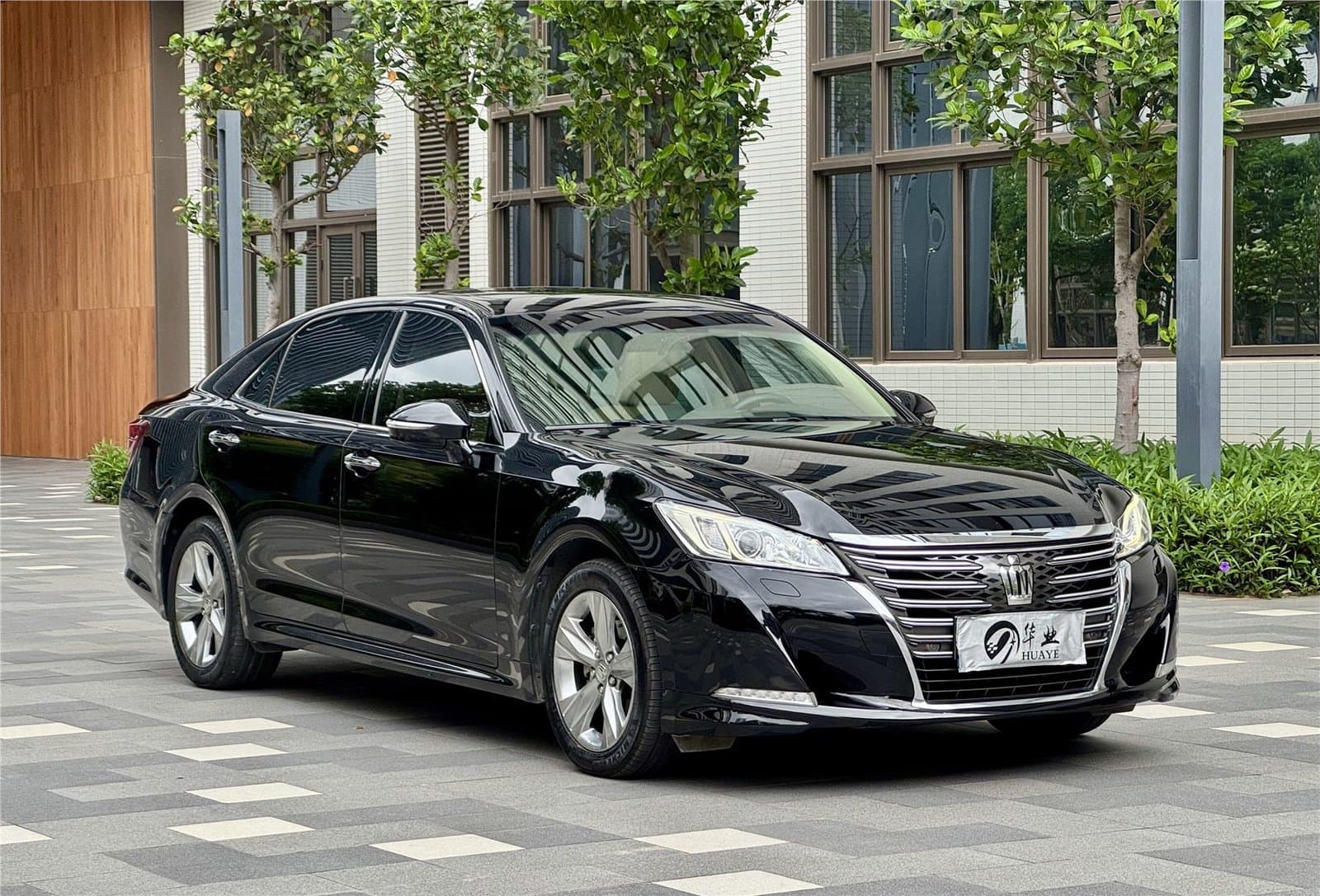 2015 Toyota Crown 2.0T Used Car gallery