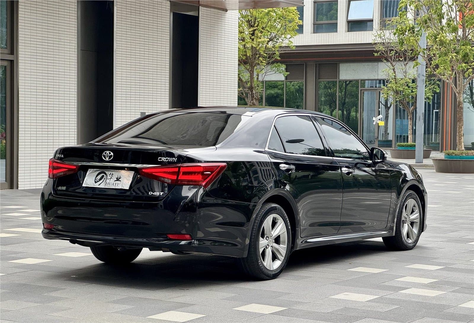 2015 Toyota Crown 2.0T Used Car gallery