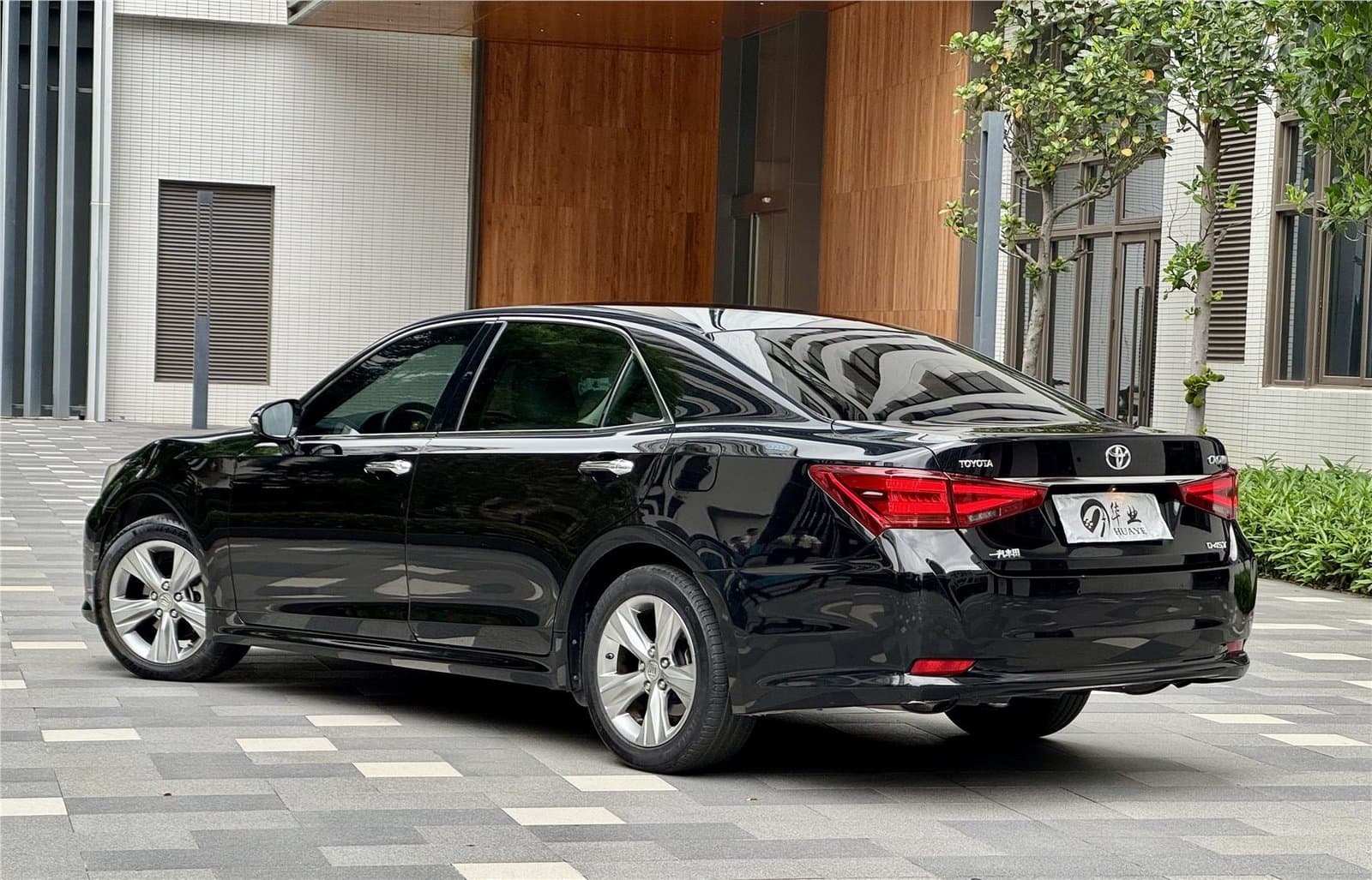 2015 Toyota Crown 2.0T Used Car gallery