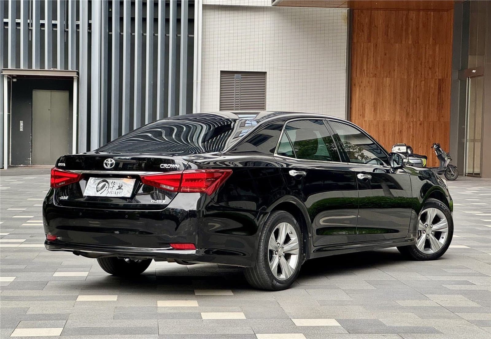 2015 Toyota Crown 2.0T Used Car gallery