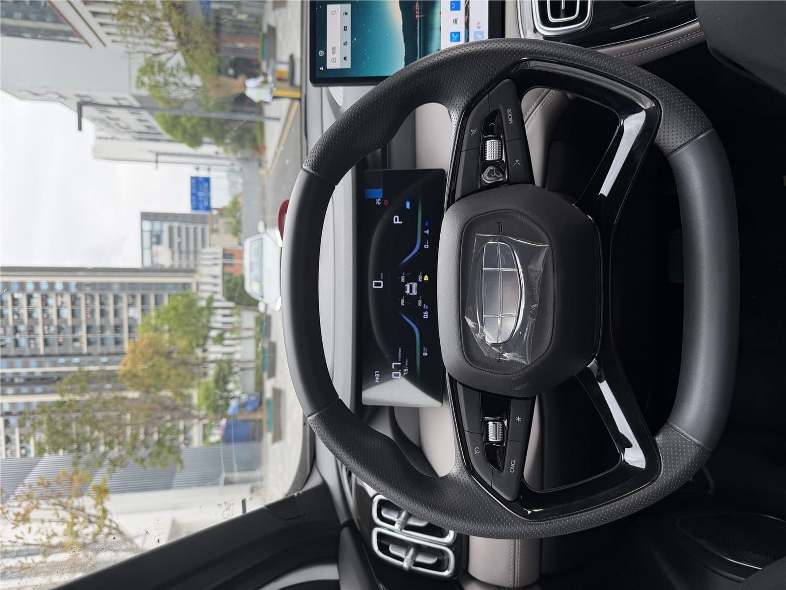 2025 Geely Boyue L 1.5TD DCT Used Car gallery