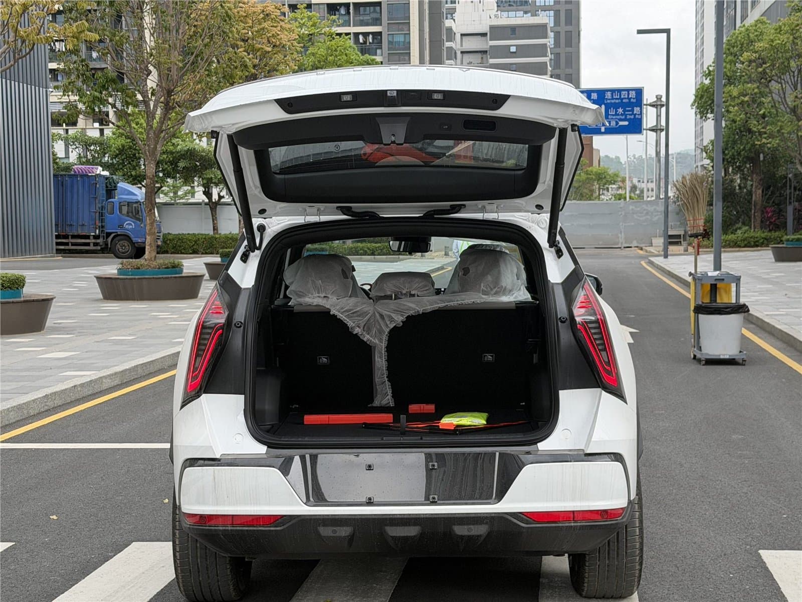 2025 Geely Boyue L 1.5TD DCT Used Car gallery
